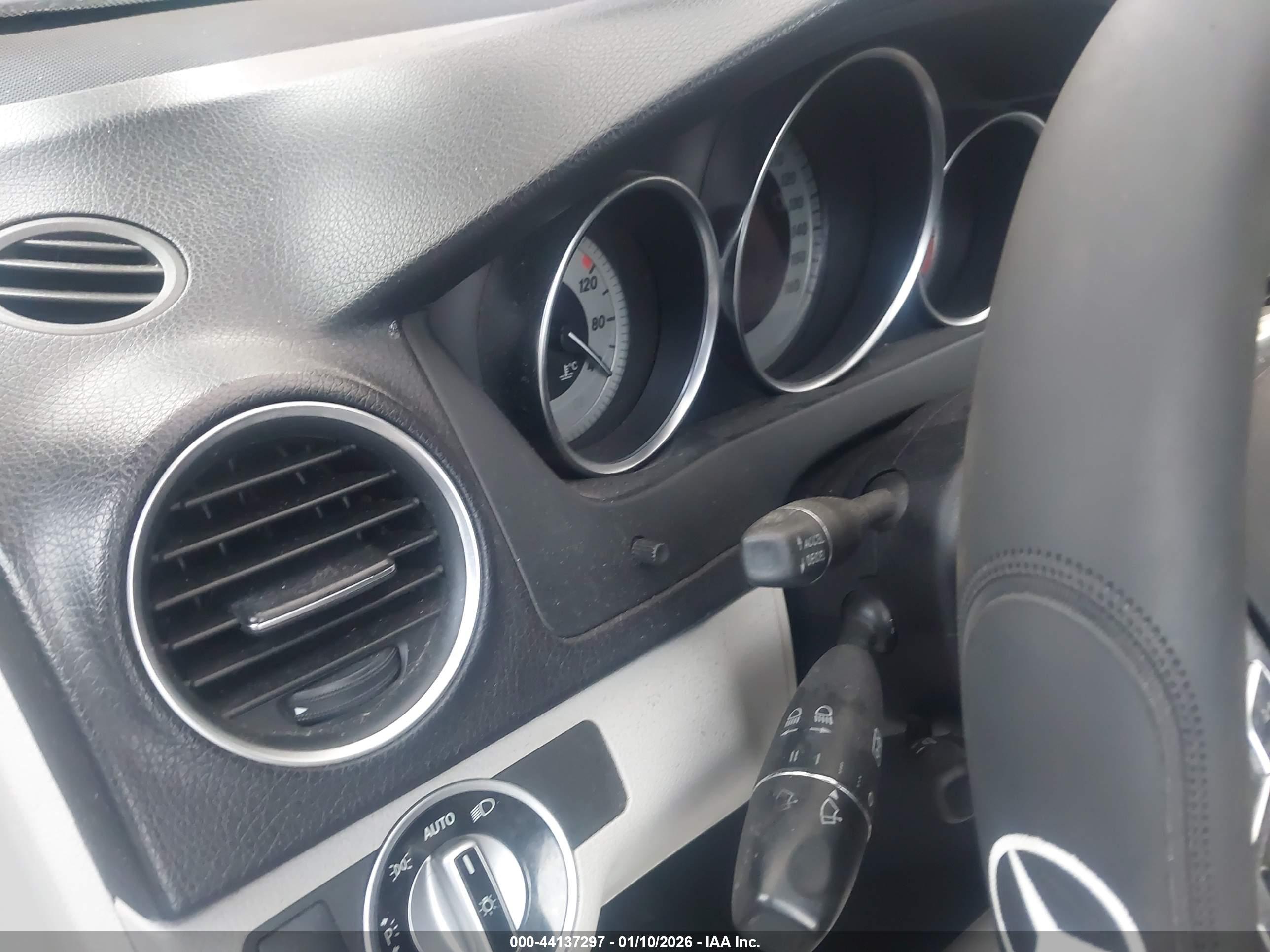 MERCEDES-BENZ C image 7