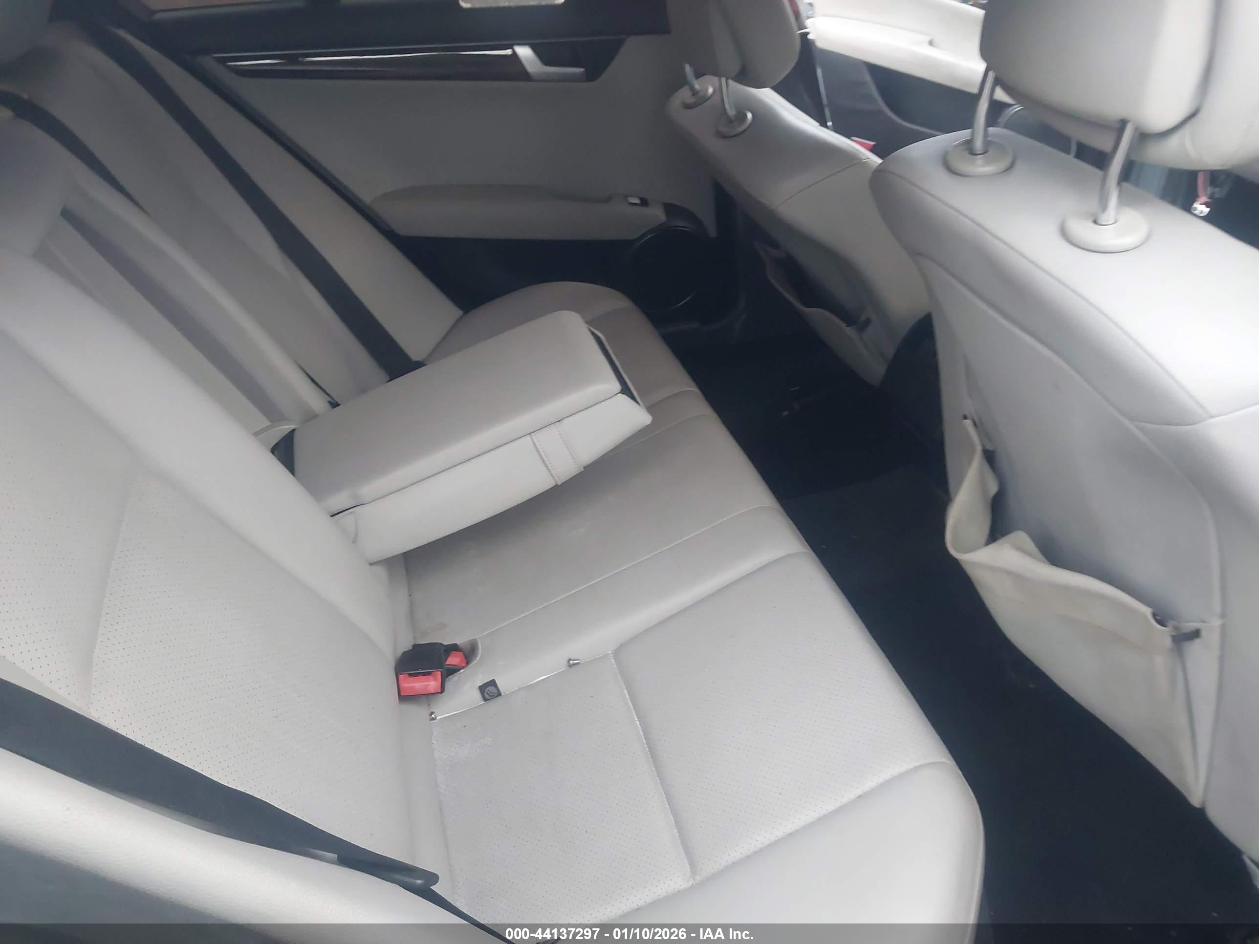 MERCEDES-BENZ C image 8