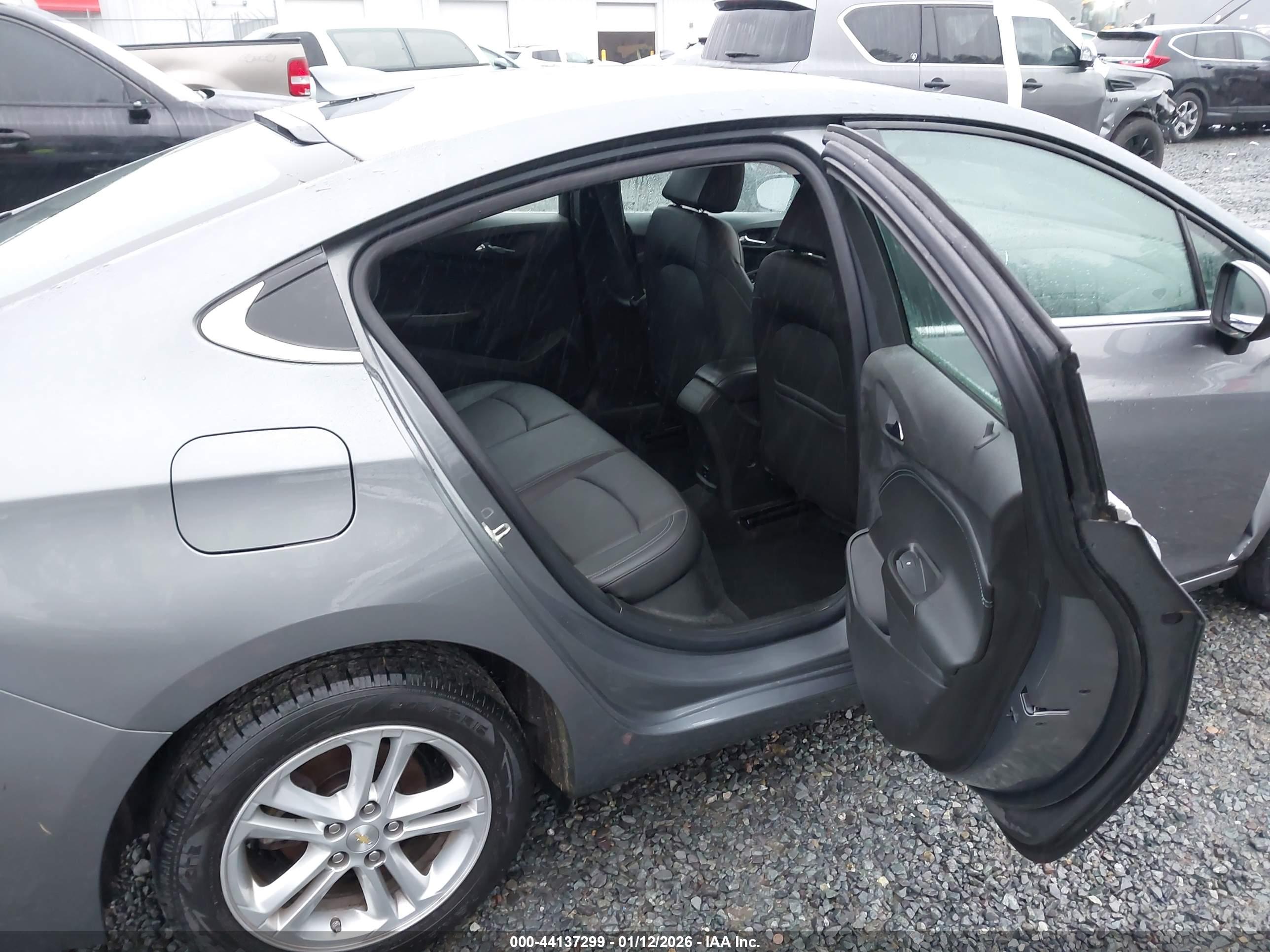 CHEVROLET CRUZE image 8