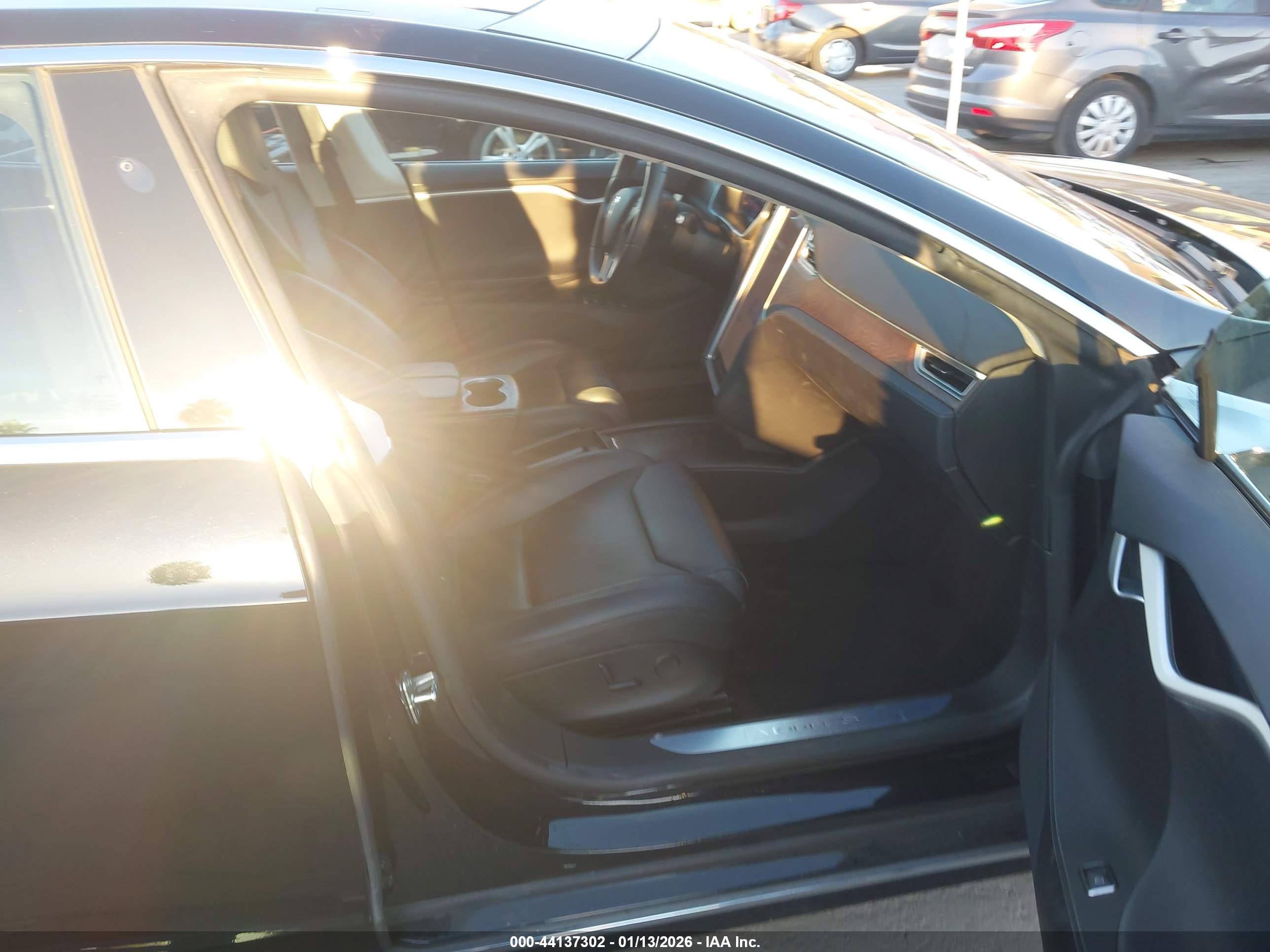 TESLA MODEL image 5