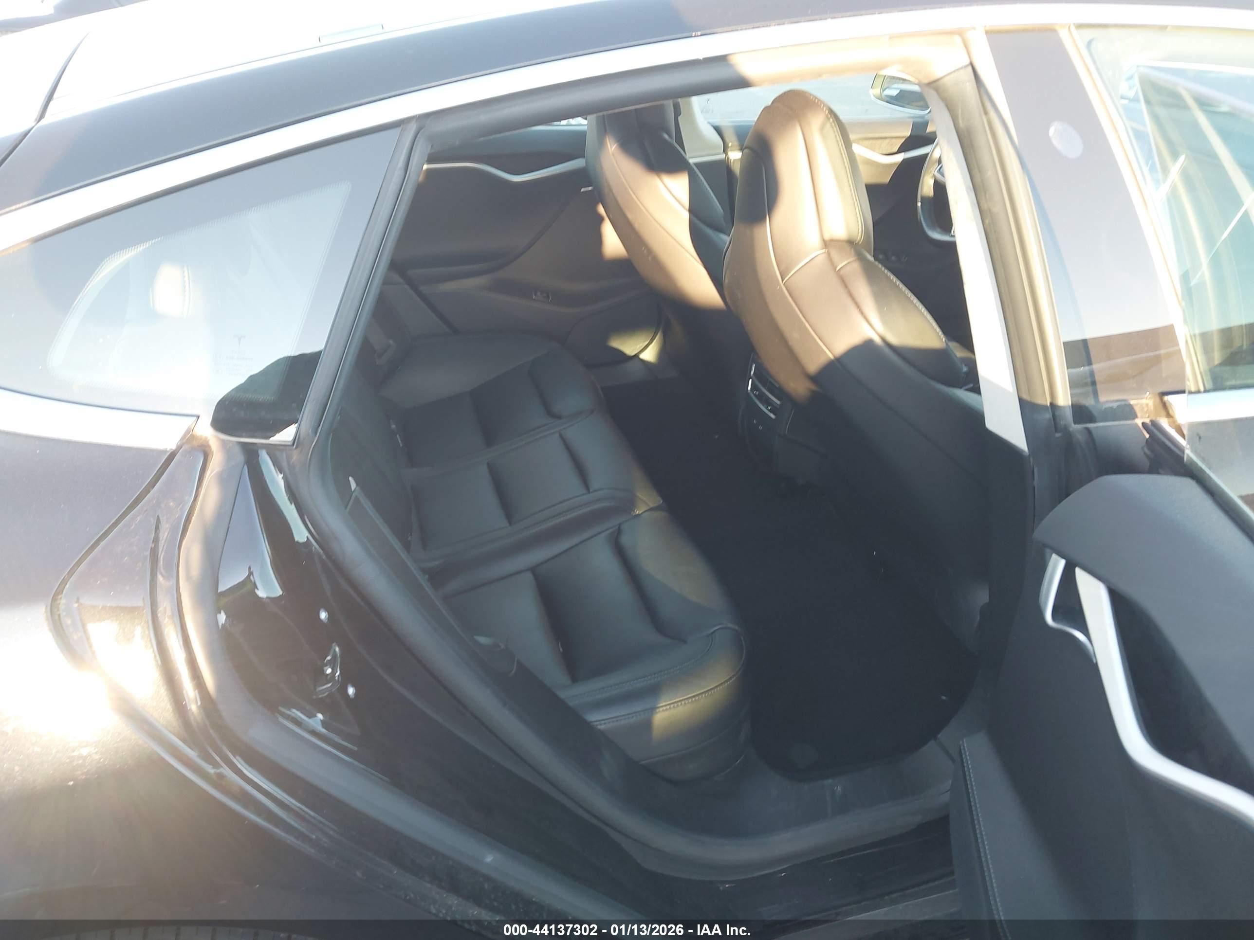 TESLA MODEL image 8