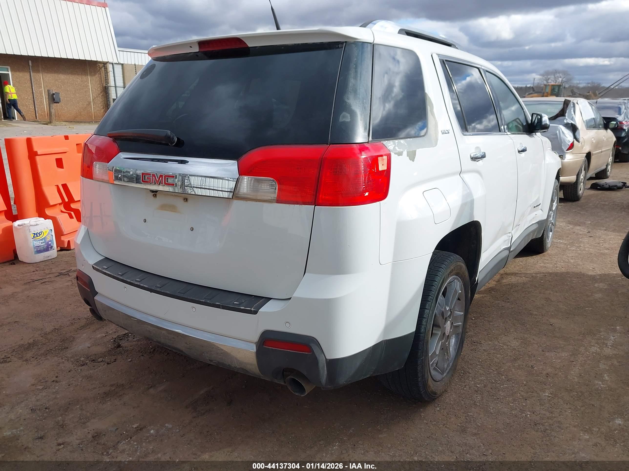 GMC TERRAIN image 4