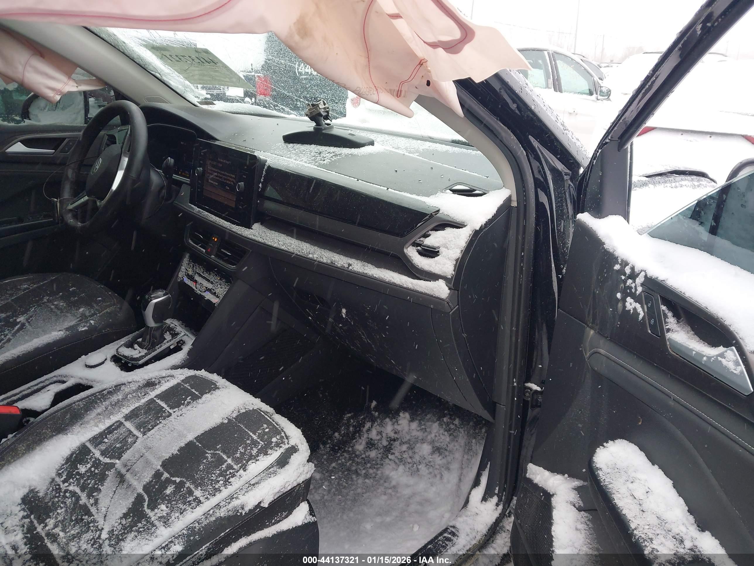 VOLKSWAGEN TAOS image 5