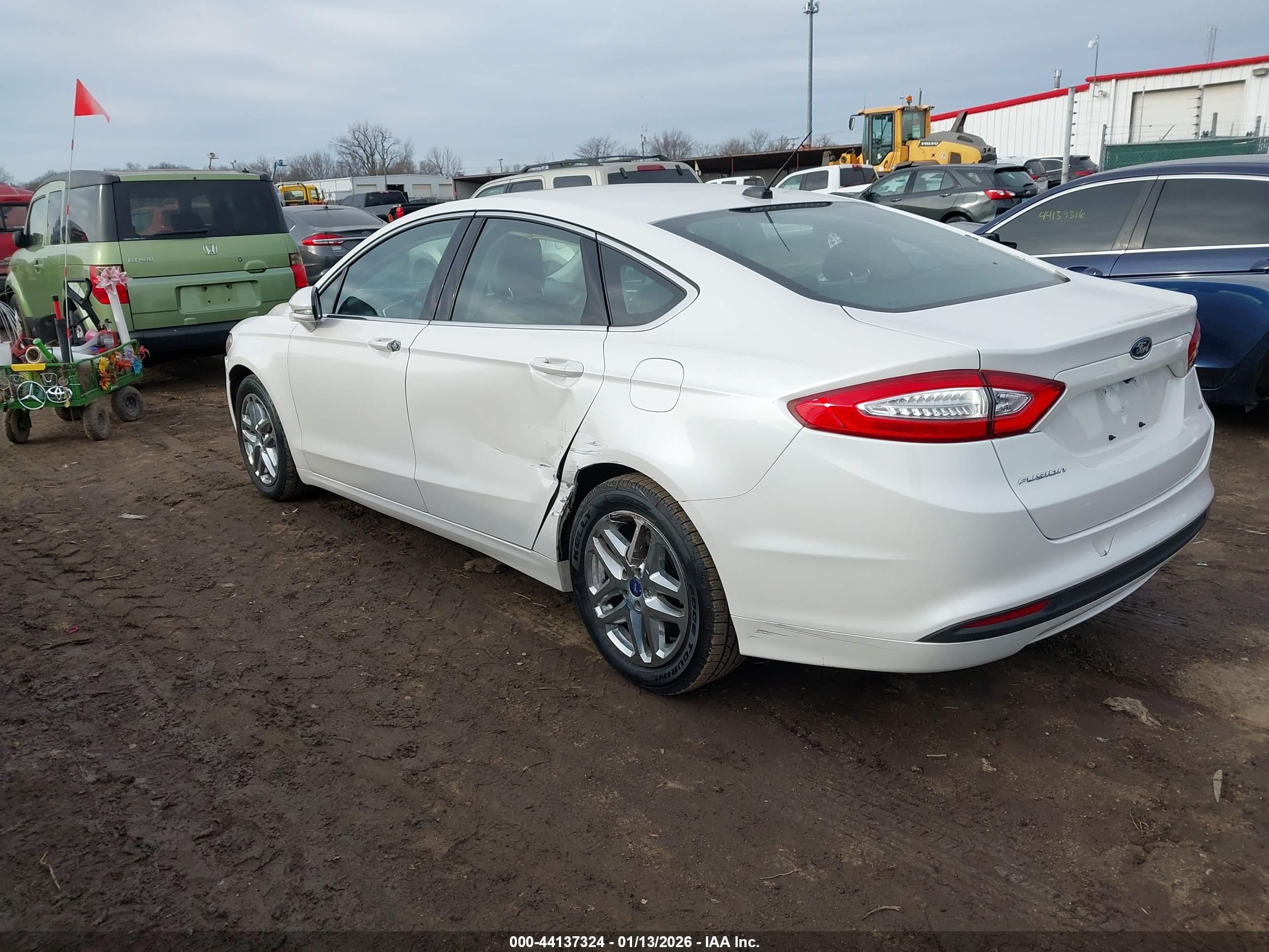 FORD FUSION image 3