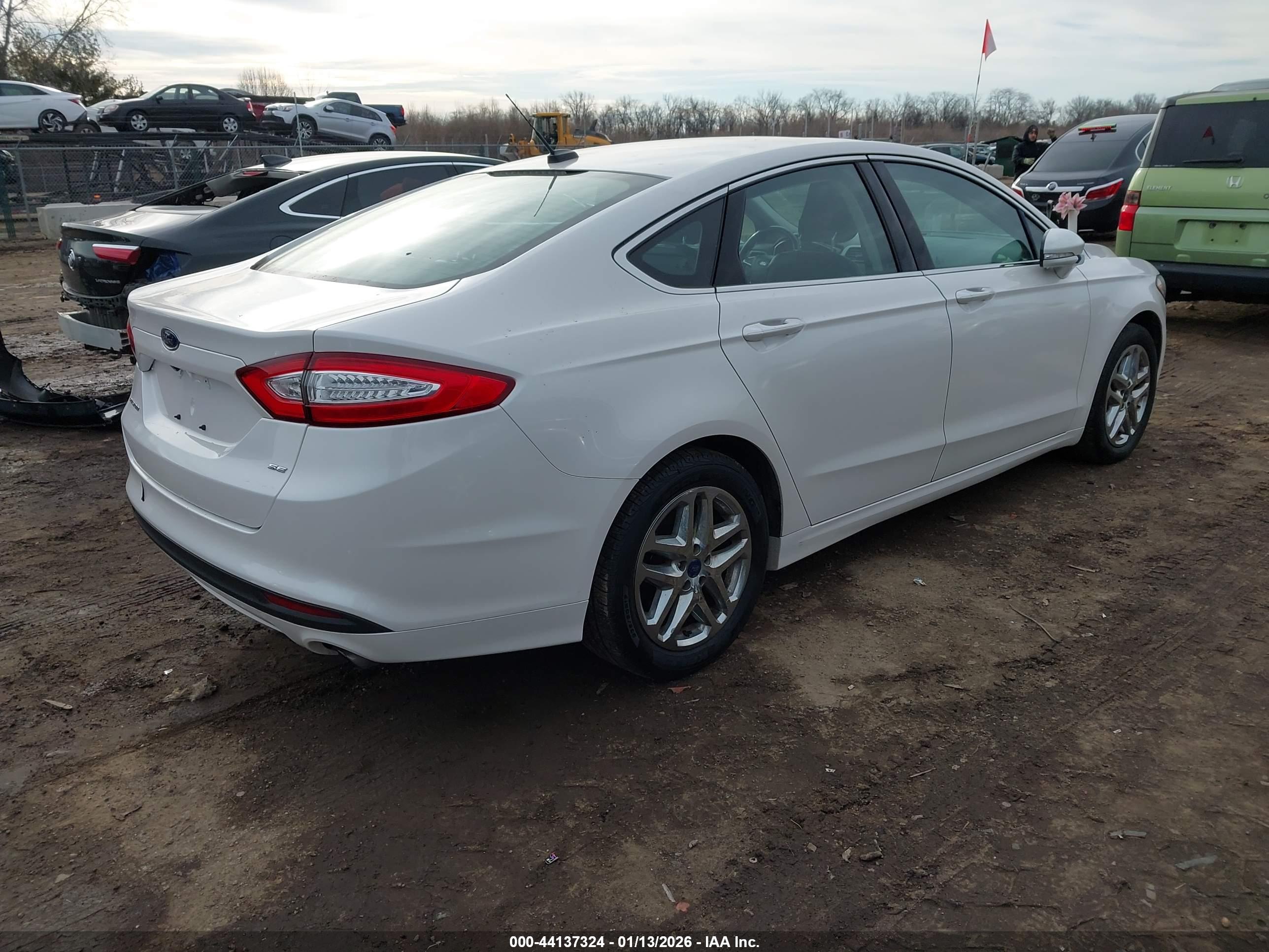 FORD FUSION image 4