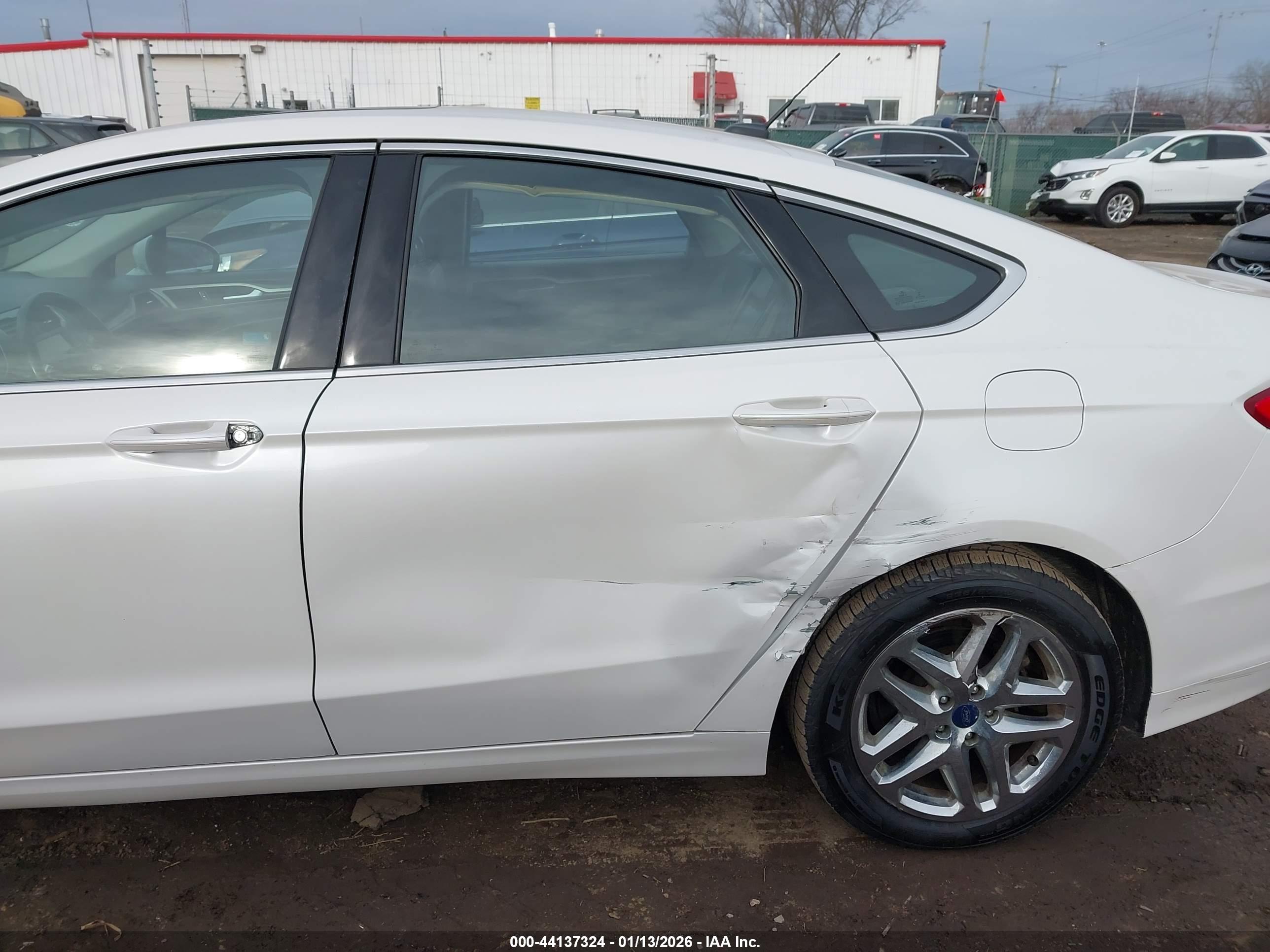 FORD FUSION image 6