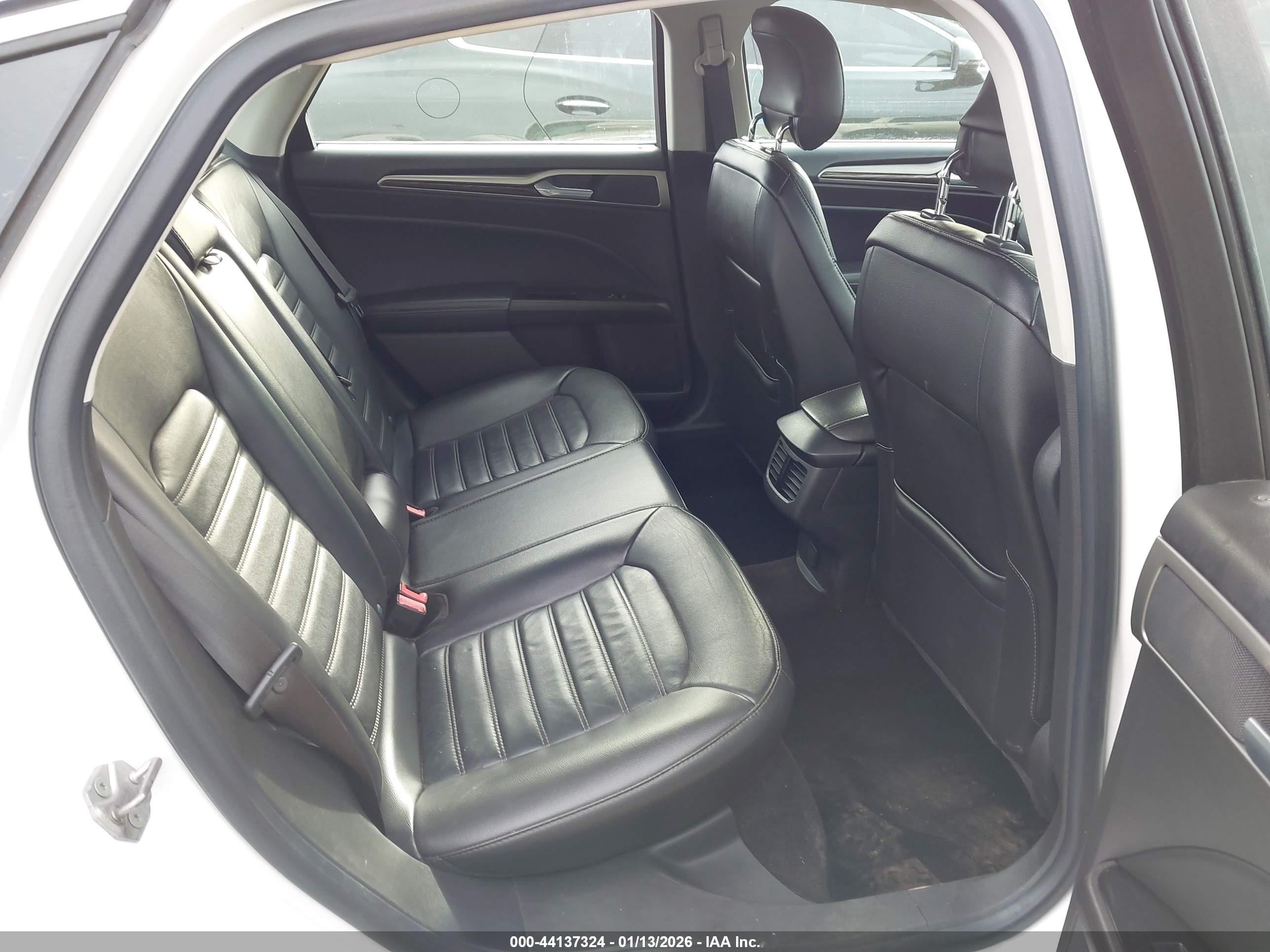 FORD FUSION image 8