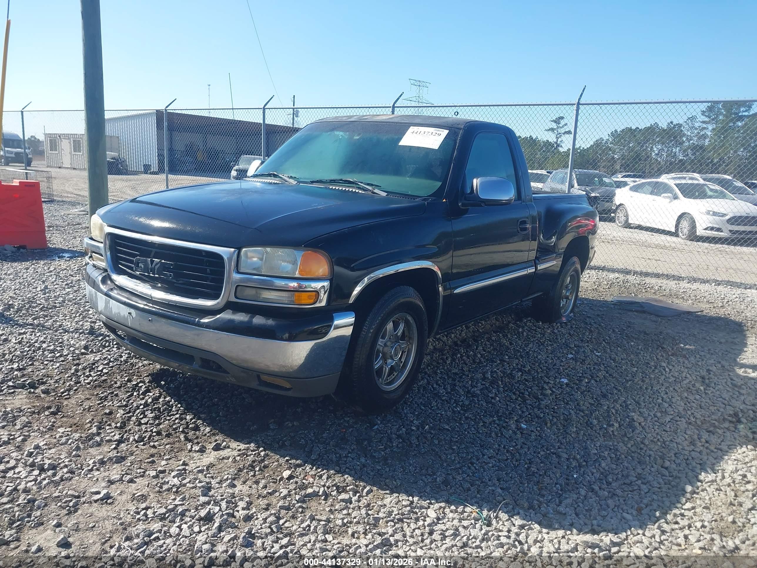 GMC SIERRA image 2