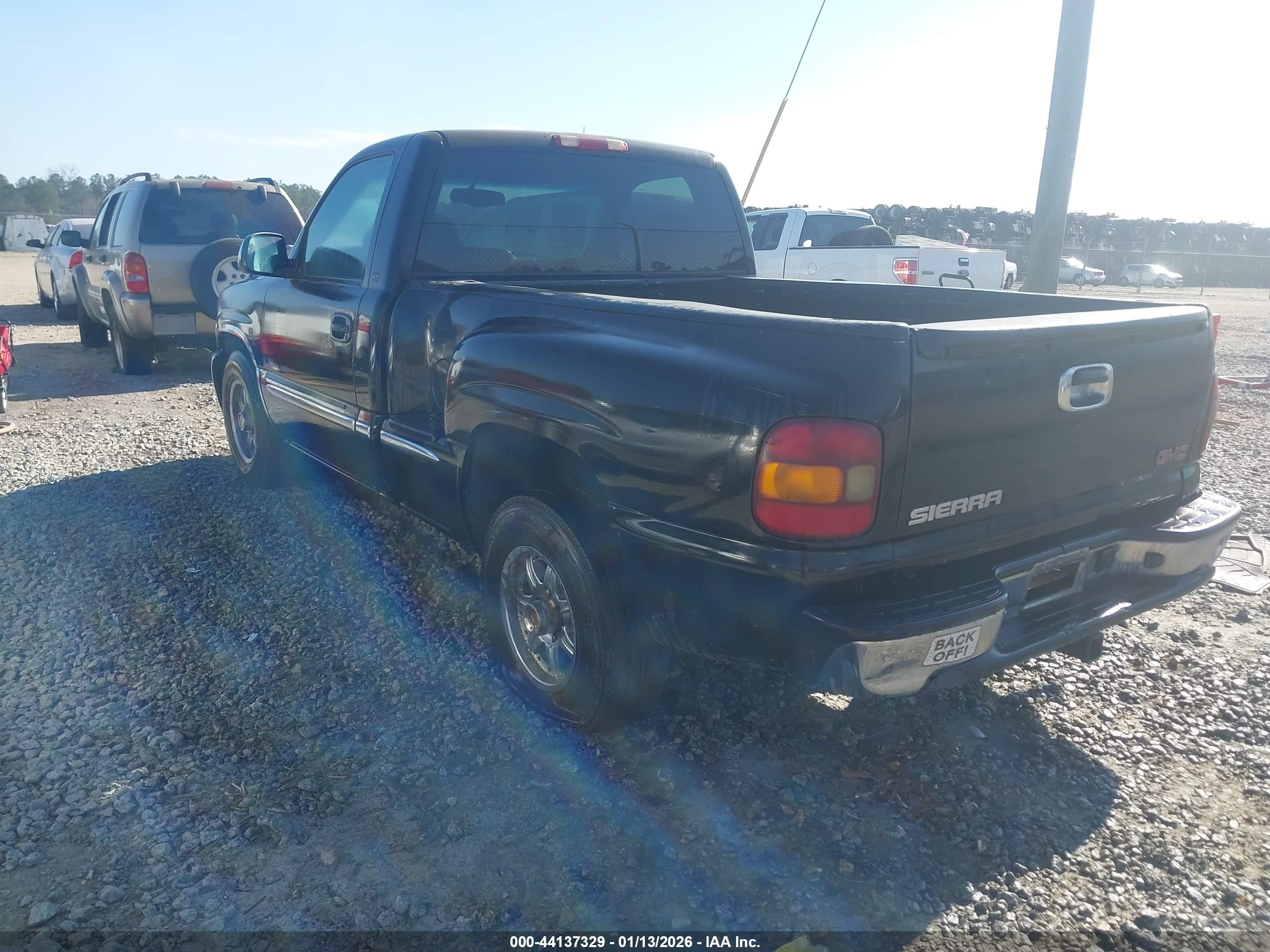 GMC SIERRA image 3