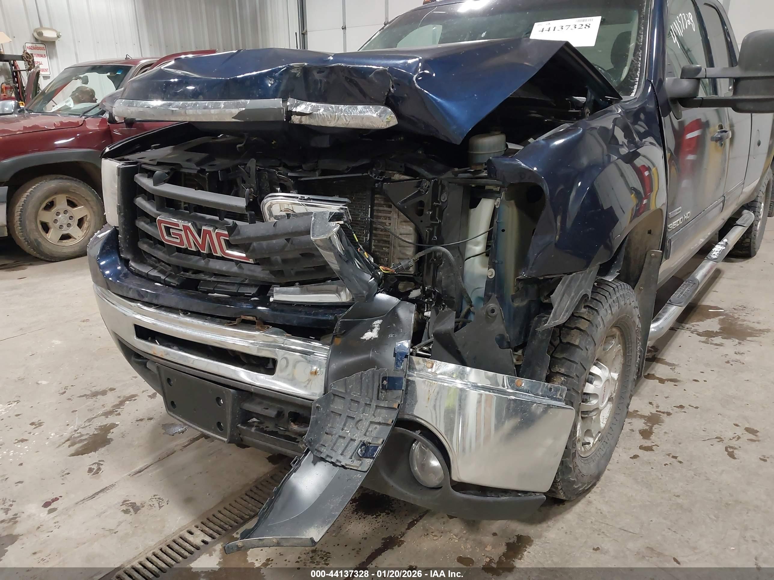 GMC SIERRA image 6