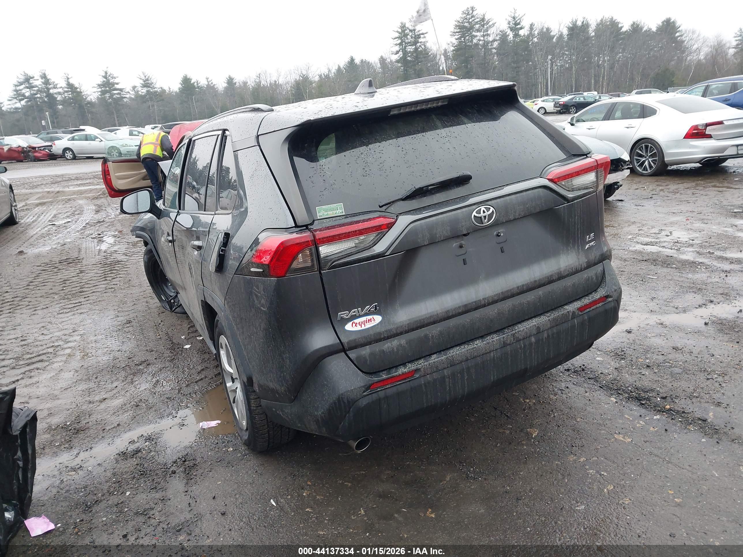 TOYOTA RAV4 image 3