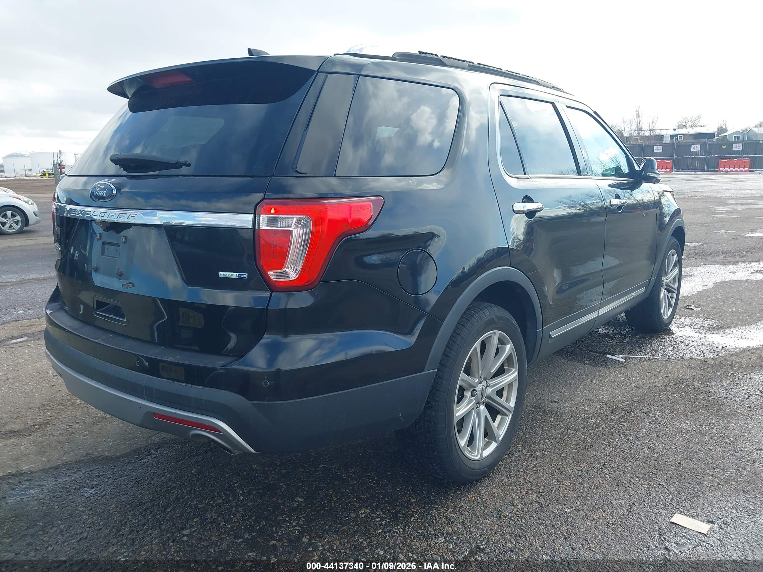 FORD EXPLORER image 4