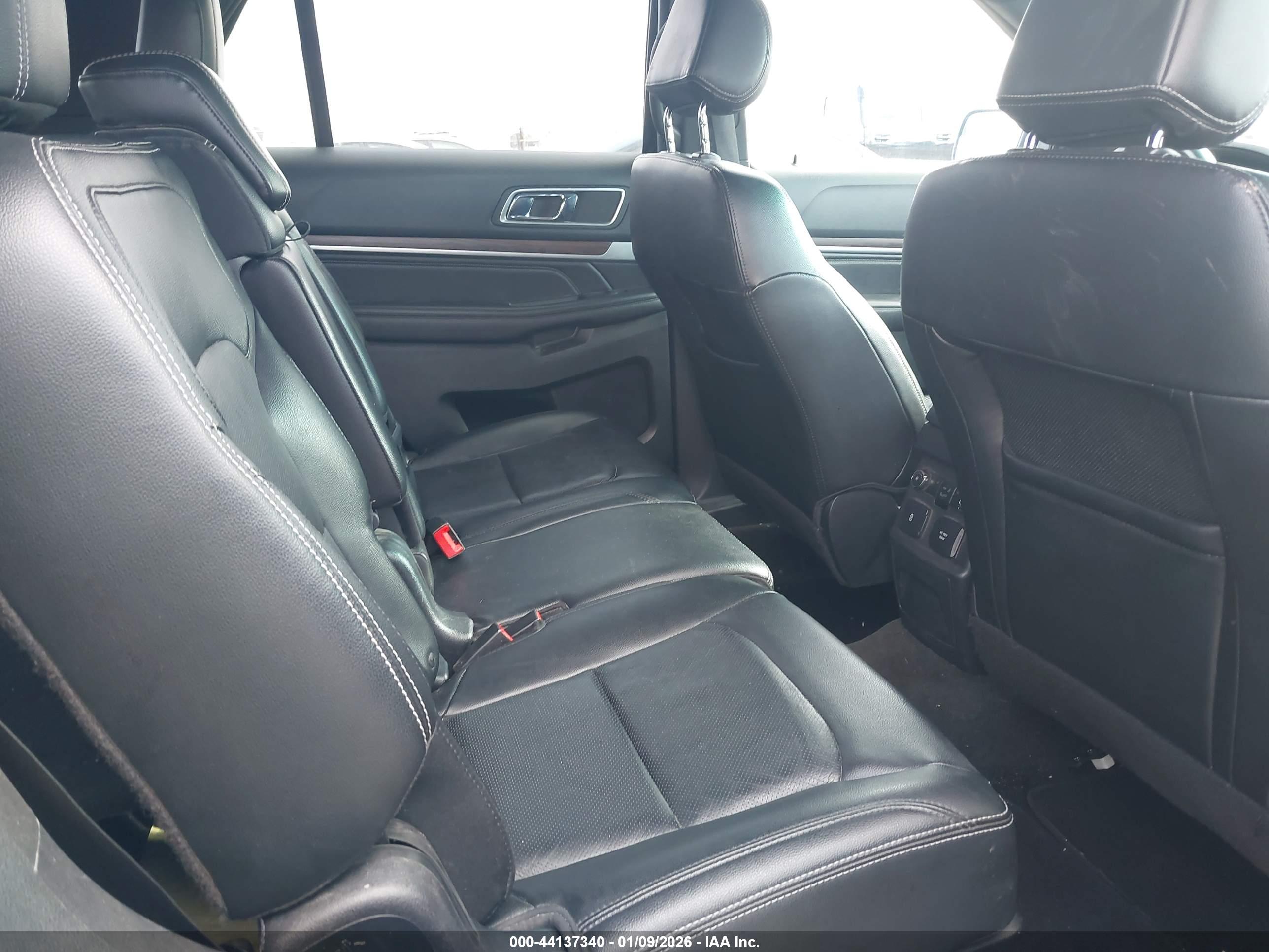 FORD EXPLORER image 8