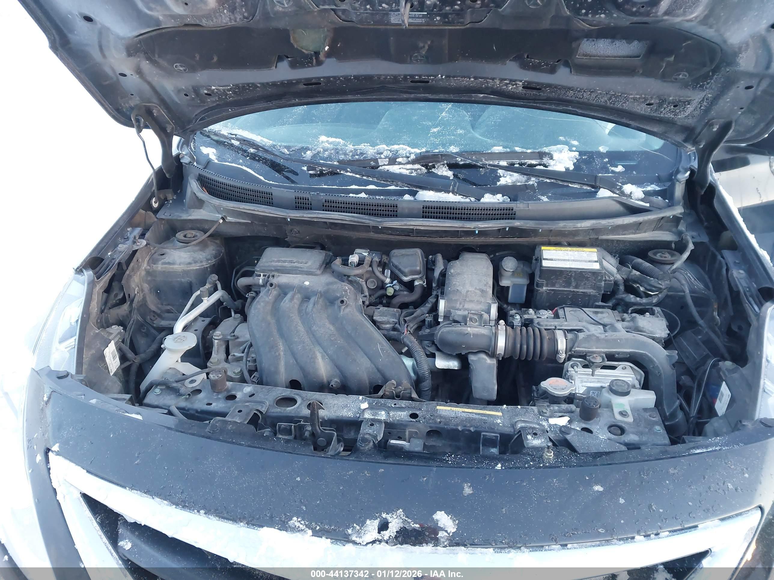 NISSAN VERSA image 10