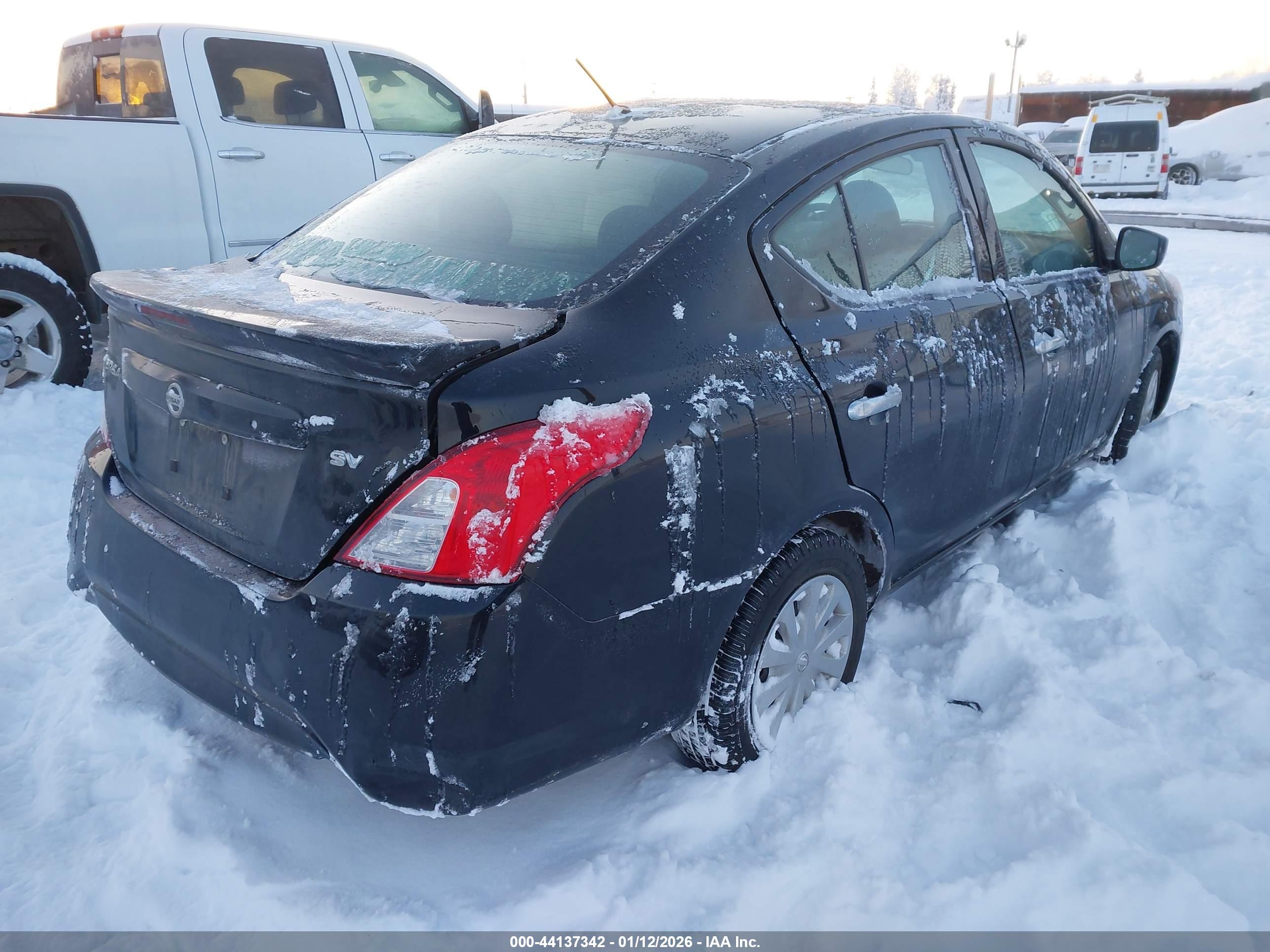 NISSAN VERSA image 4