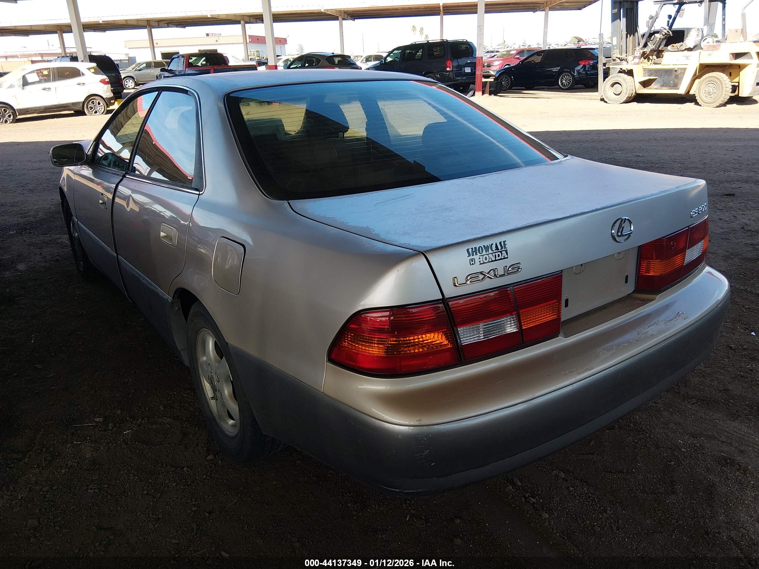 LEXUS ES image 3