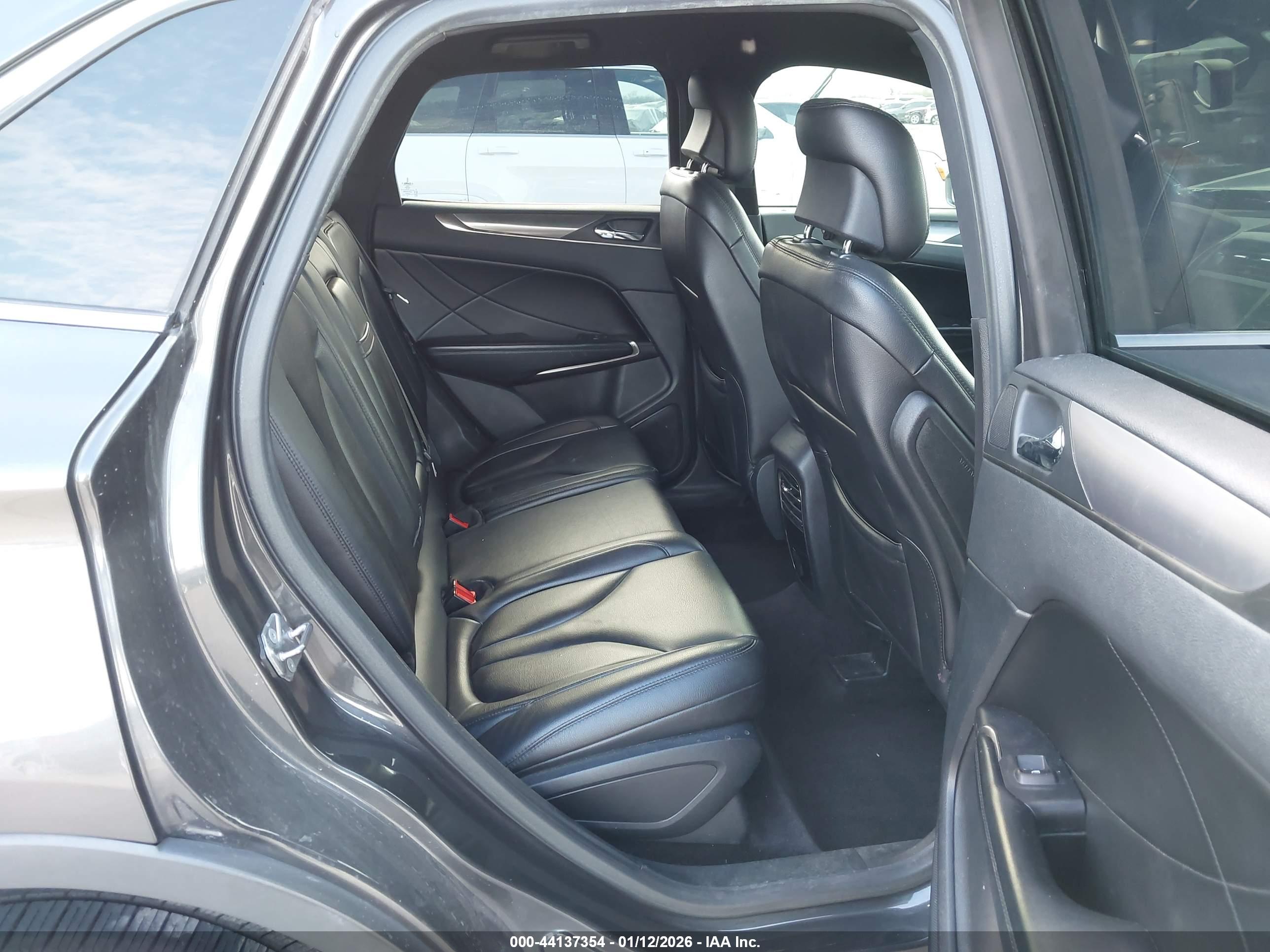 LINCOLN MKC image 8