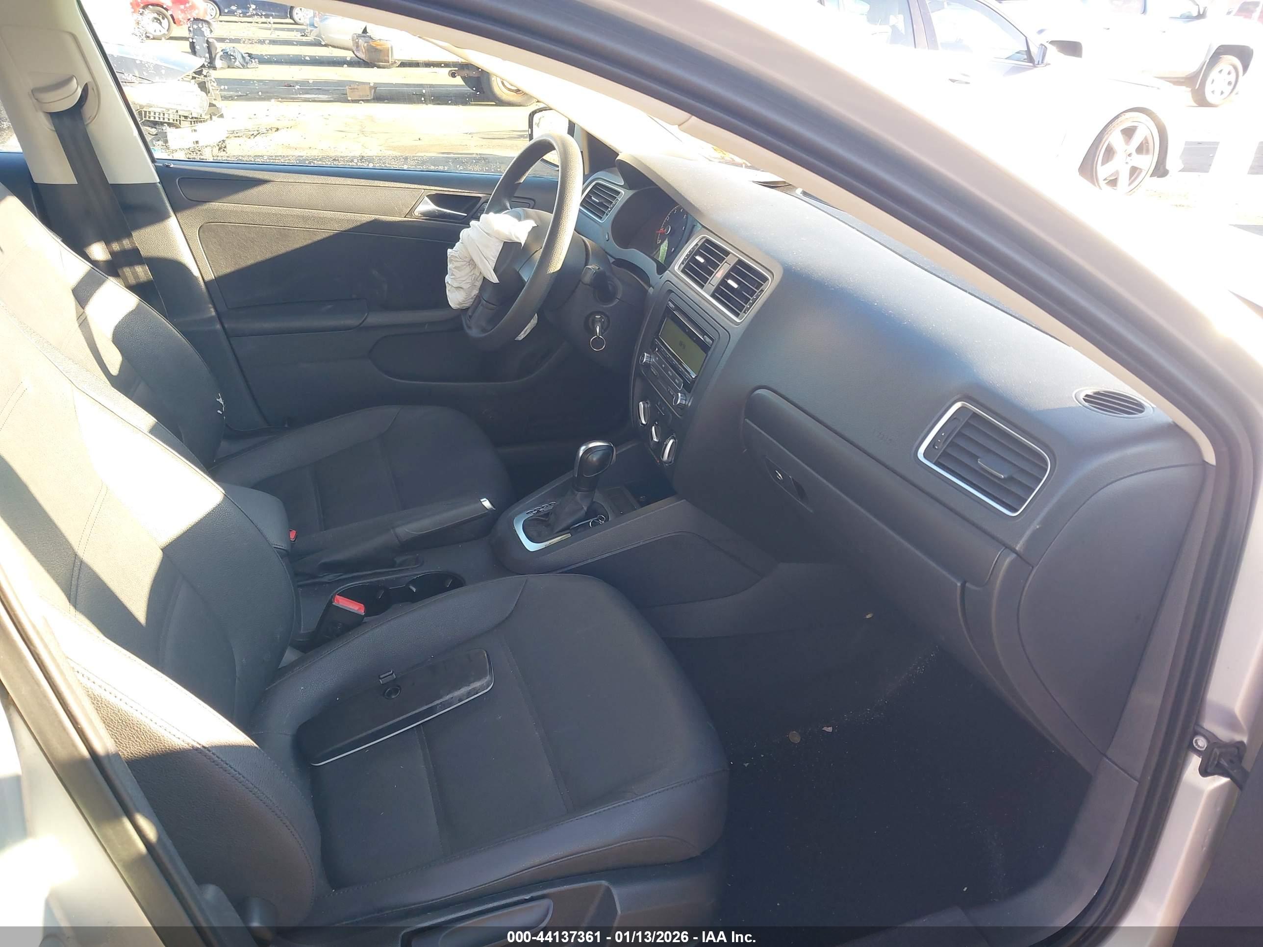 VOLKSWAGEN JETTA image 5