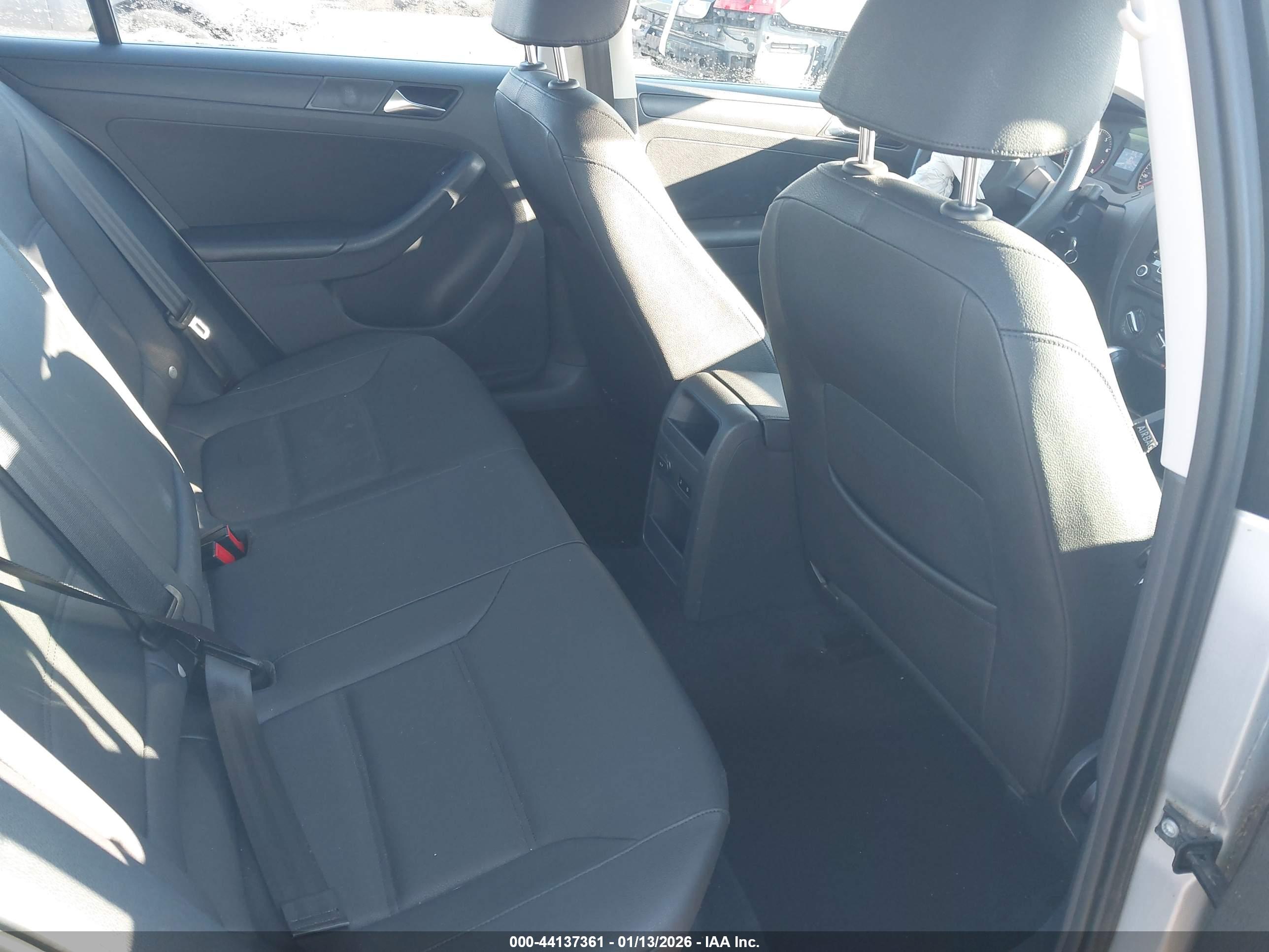 VOLKSWAGEN JETTA image 8