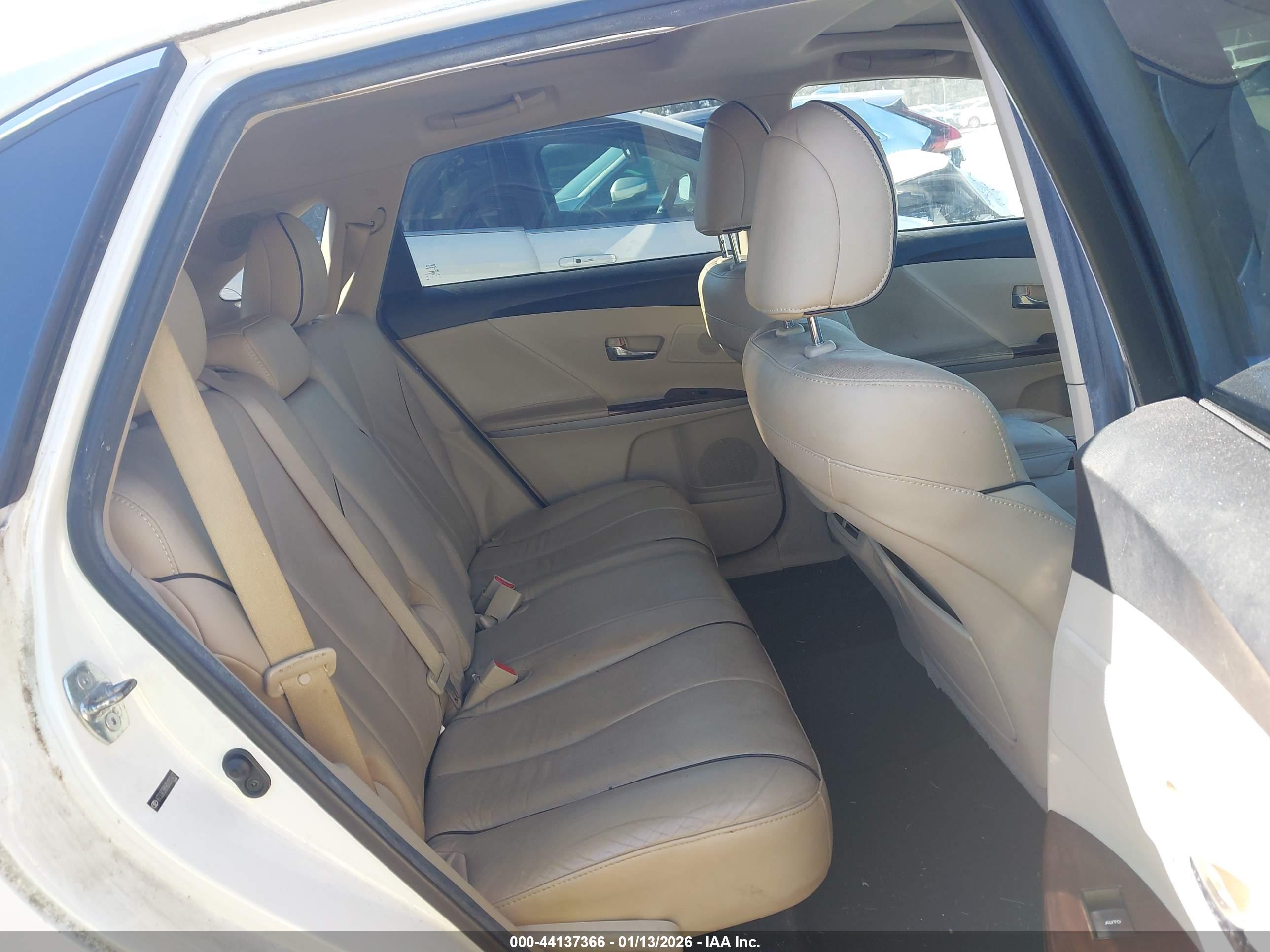 TOYOTA VENZA image 8