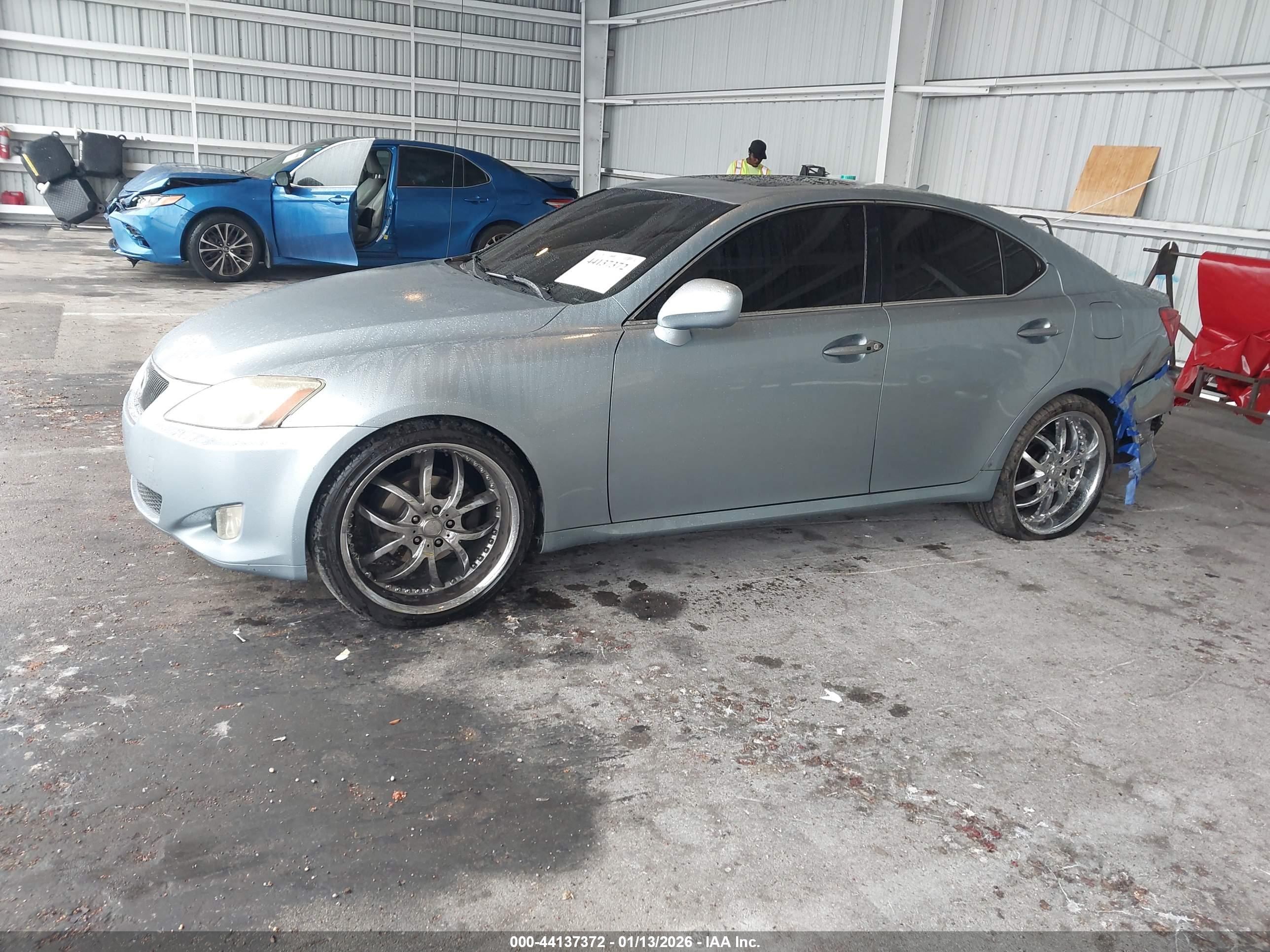 LEXUS IS image 2