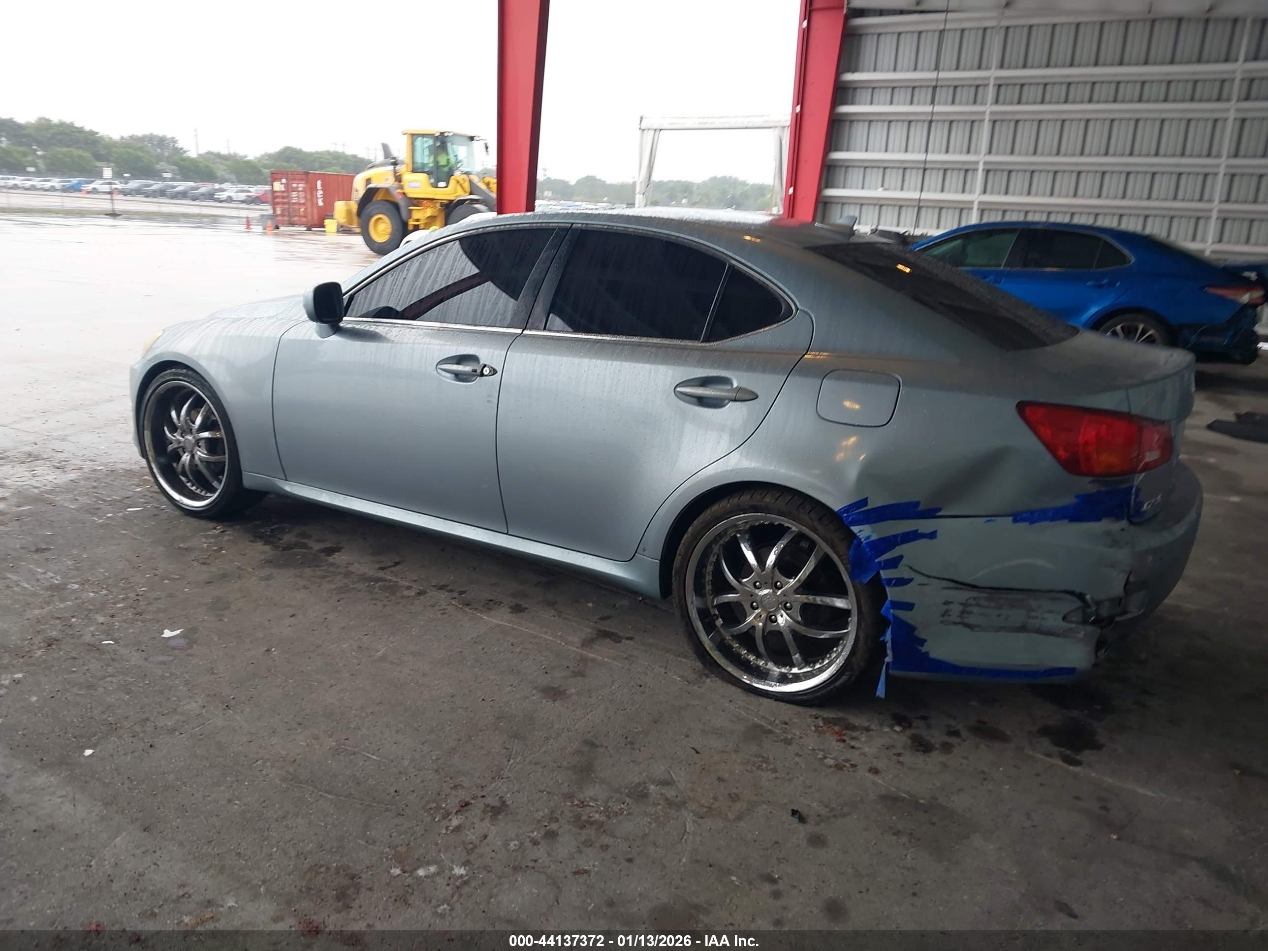 LEXUS IS image 3