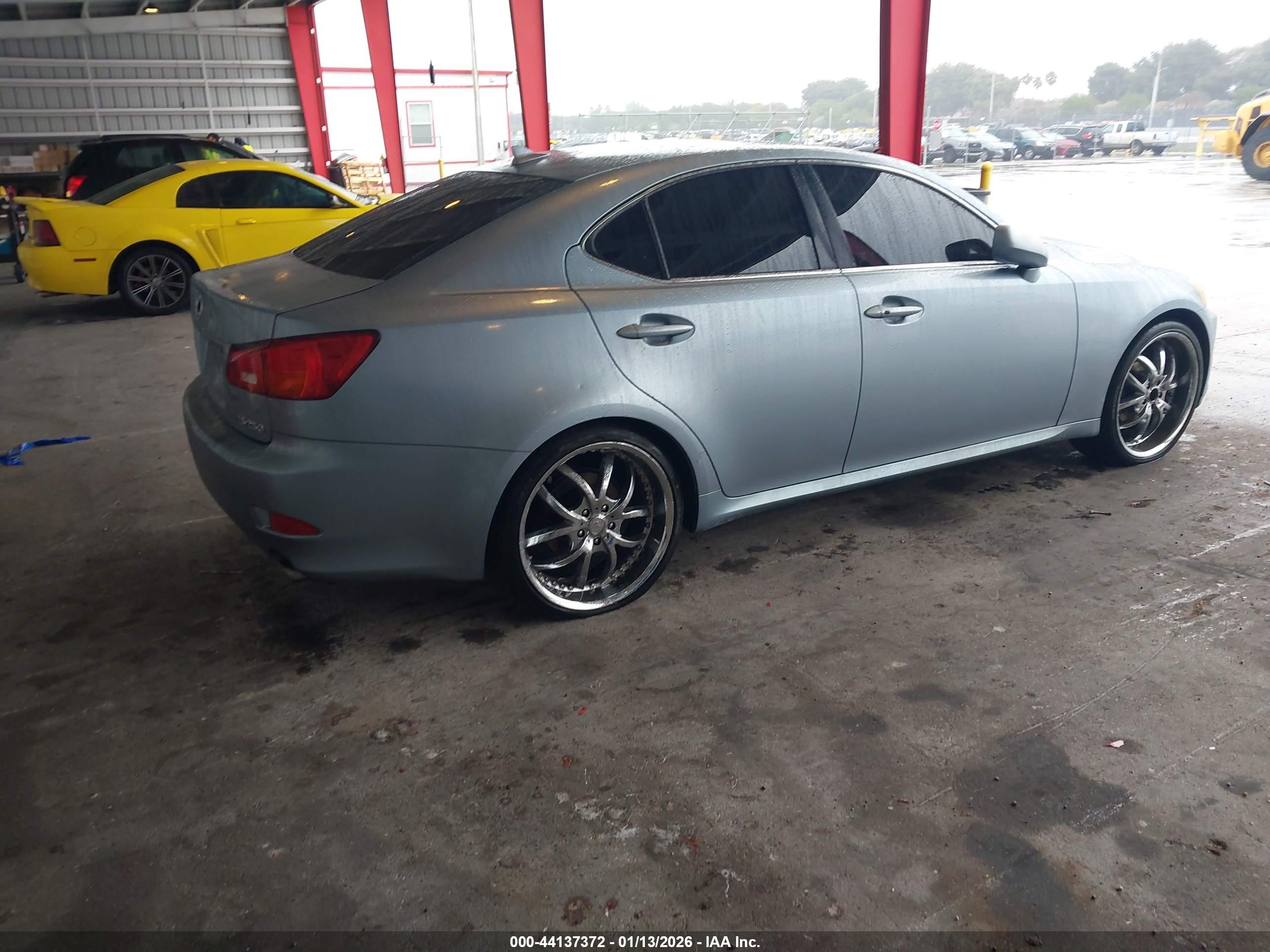 LEXUS IS image 4