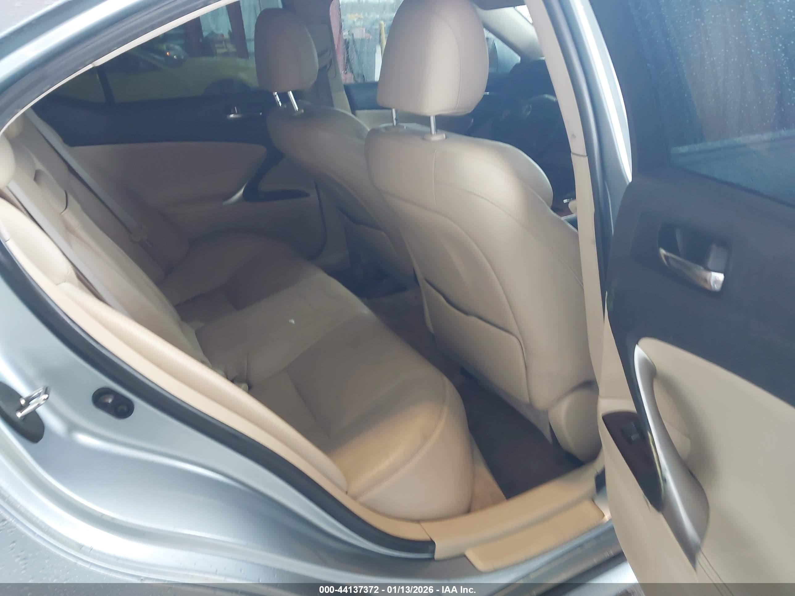 LEXUS IS image 8