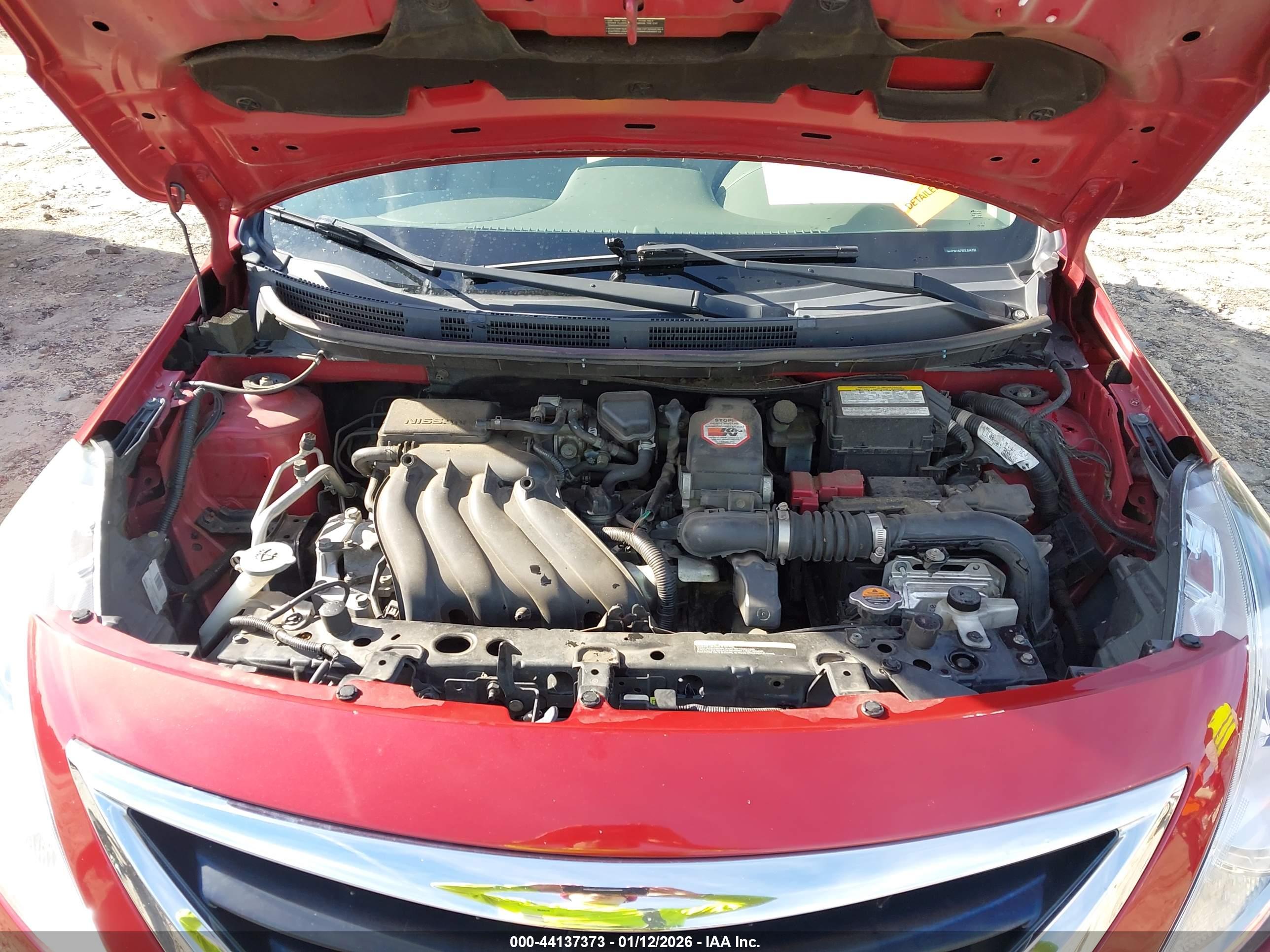 NISSAN VERSA image 10