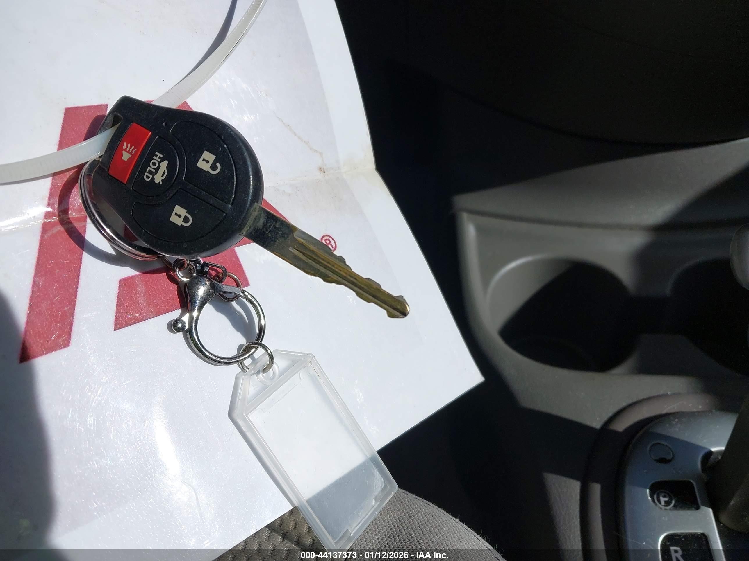 NISSAN VERSA image 11