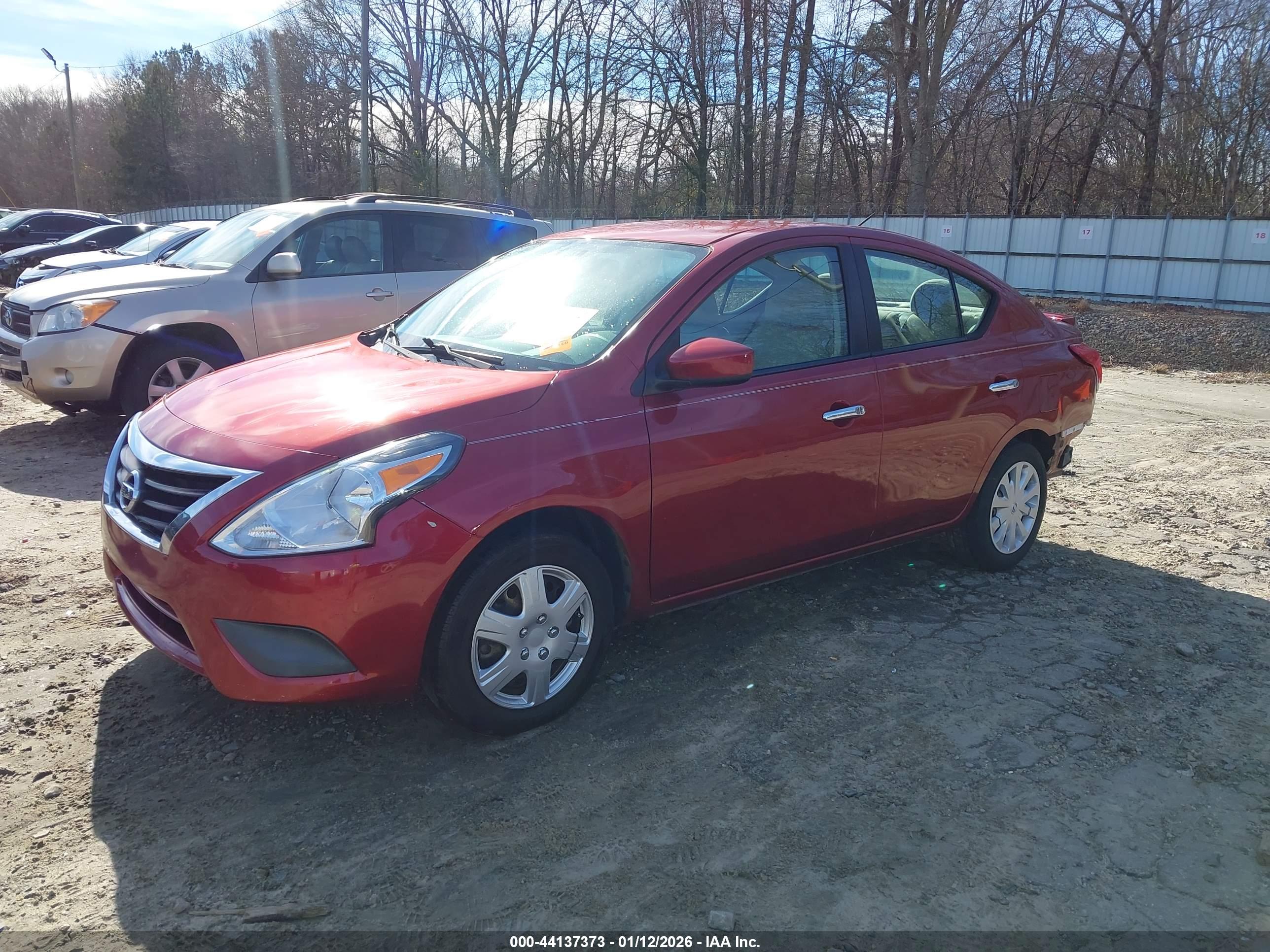 NISSAN VERSA image 2