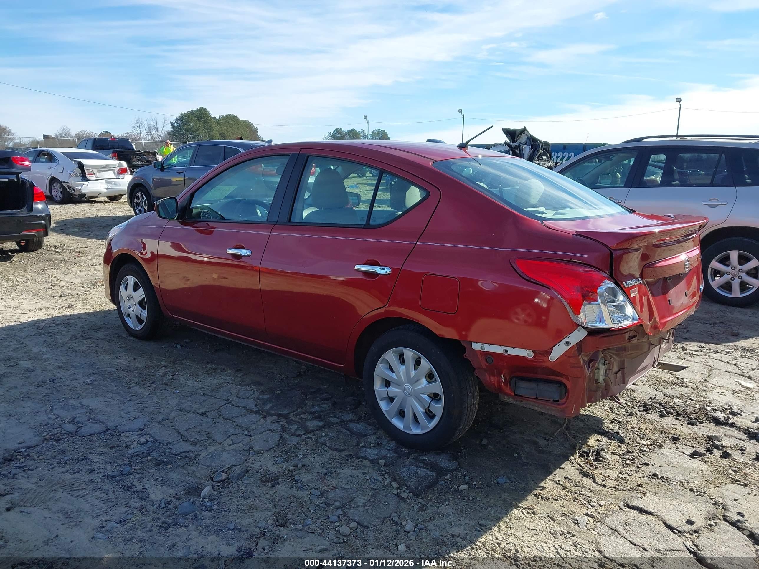 NISSAN VERSA image 3