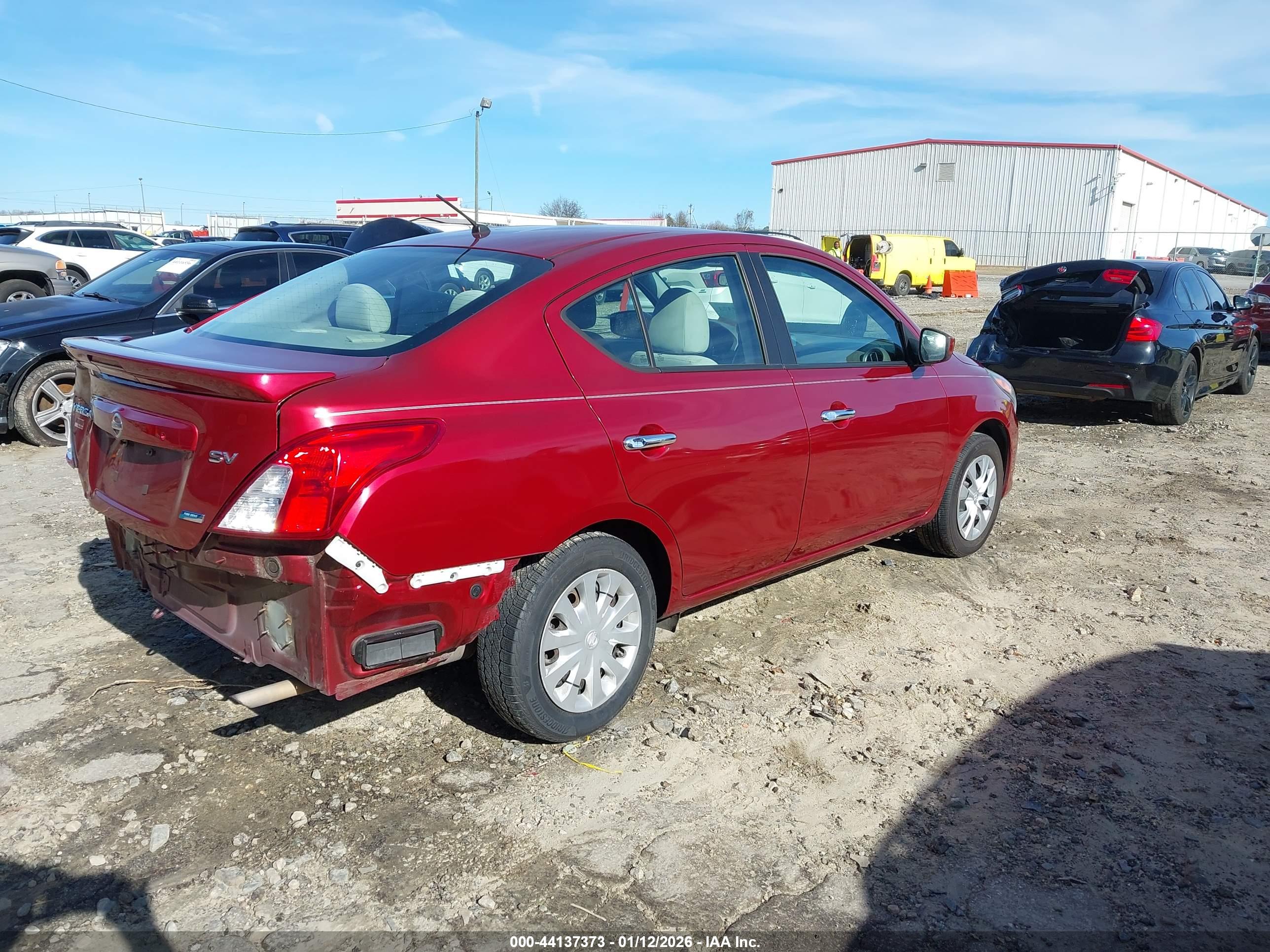 NISSAN VERSA image 4
