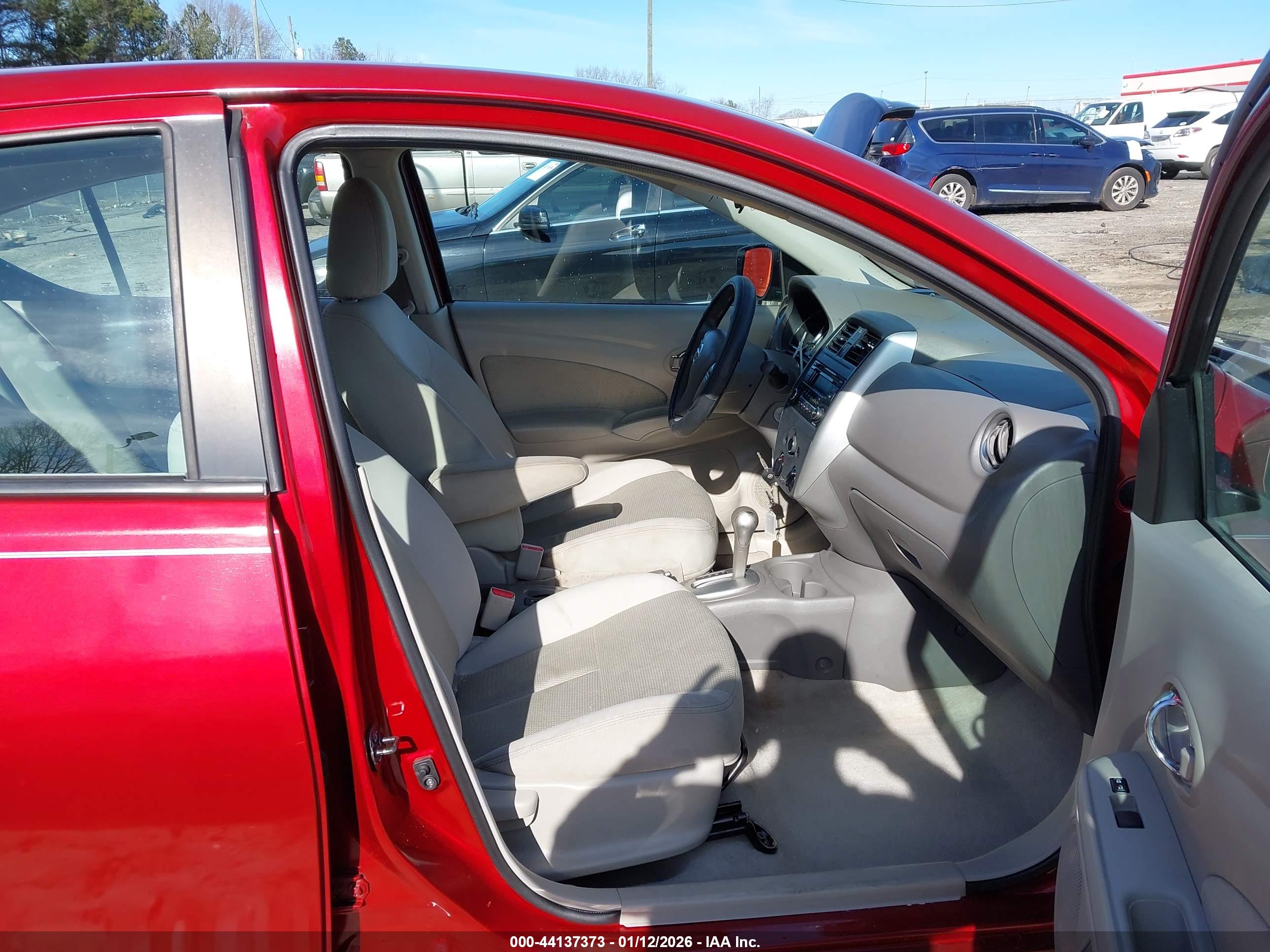 NISSAN VERSA image 5