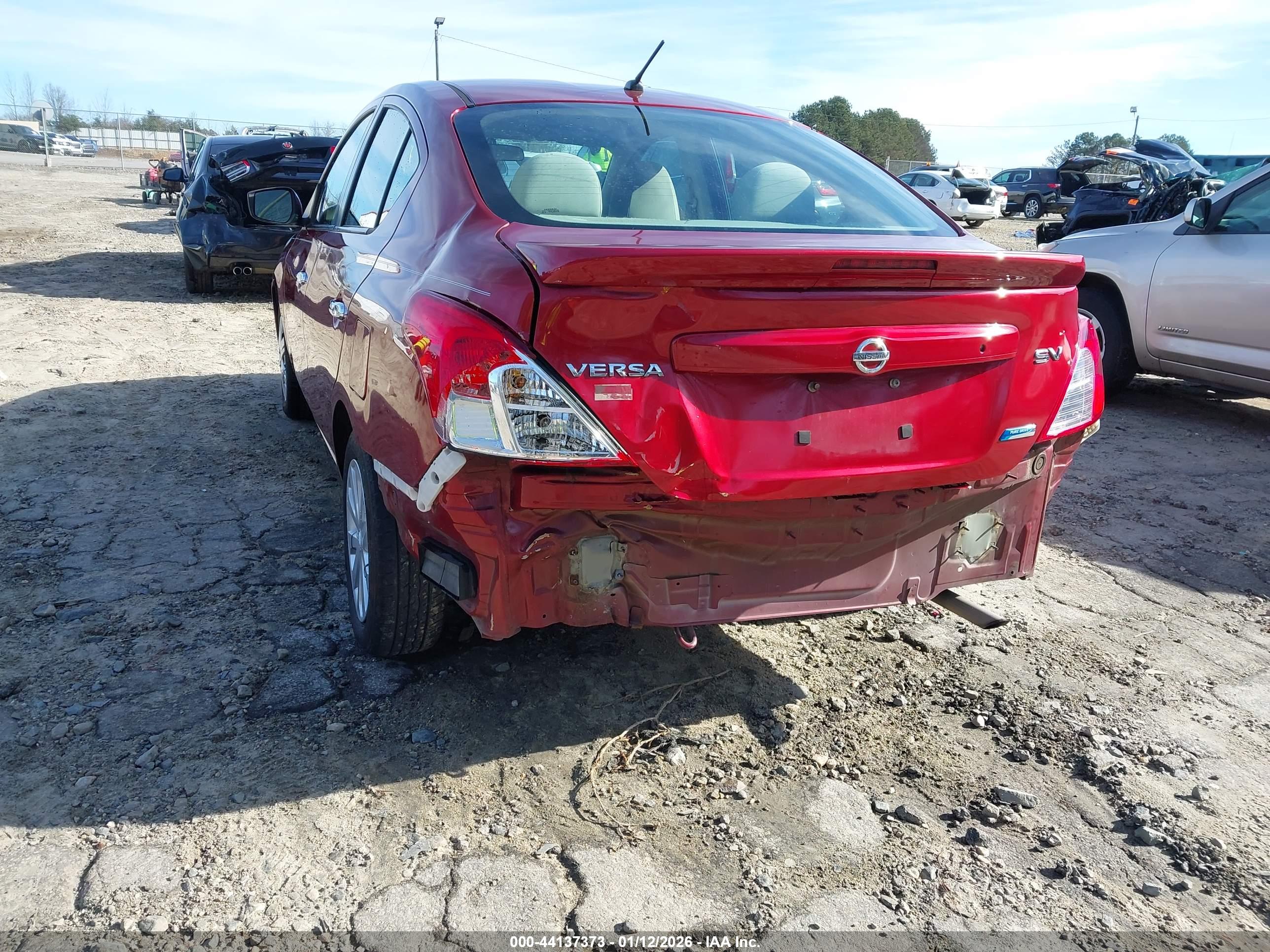 NISSAN VERSA image 6