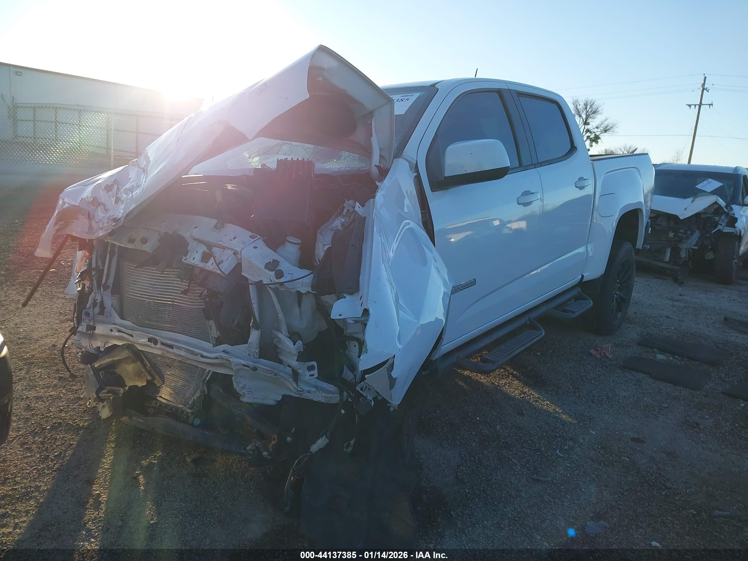 GMC CANYON image 2