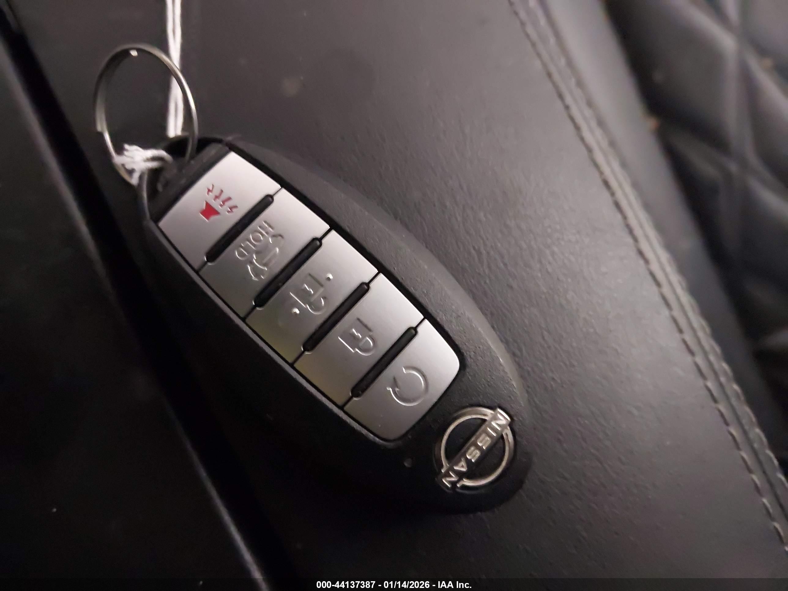 NISSAN ROGUE image 11