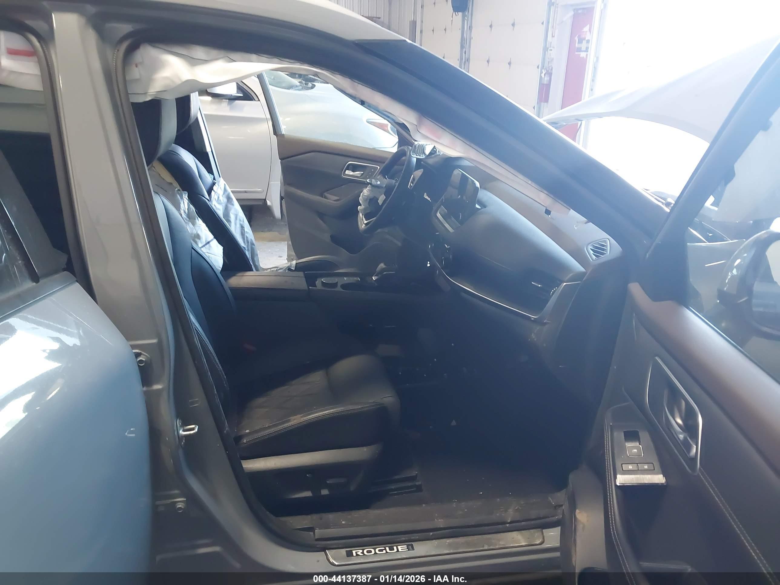NISSAN ROGUE image 5