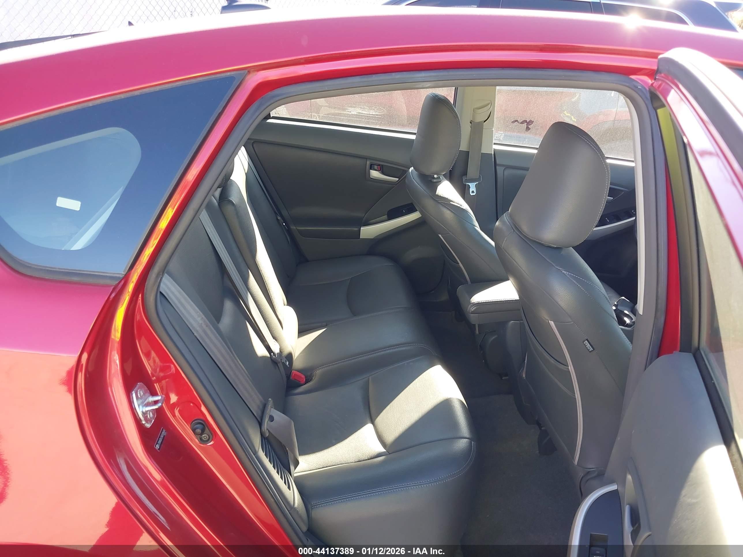 TOYOTA PRIUS image 8