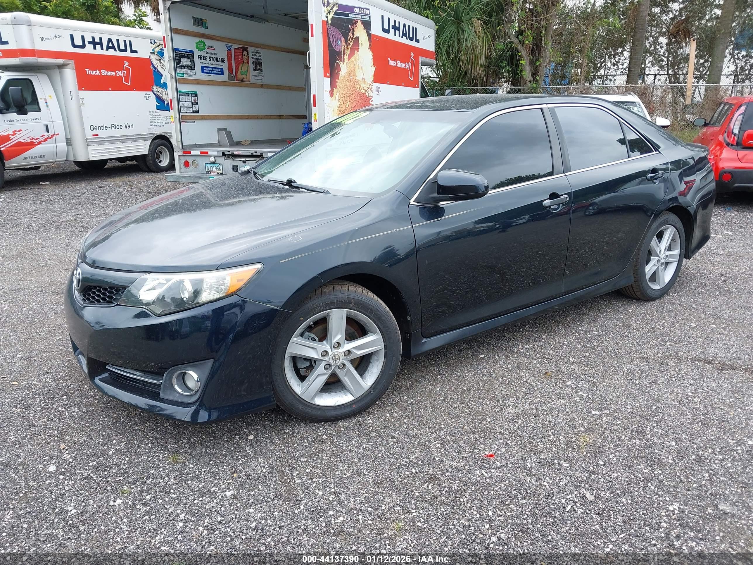 TOYOTA CAMRY image 2