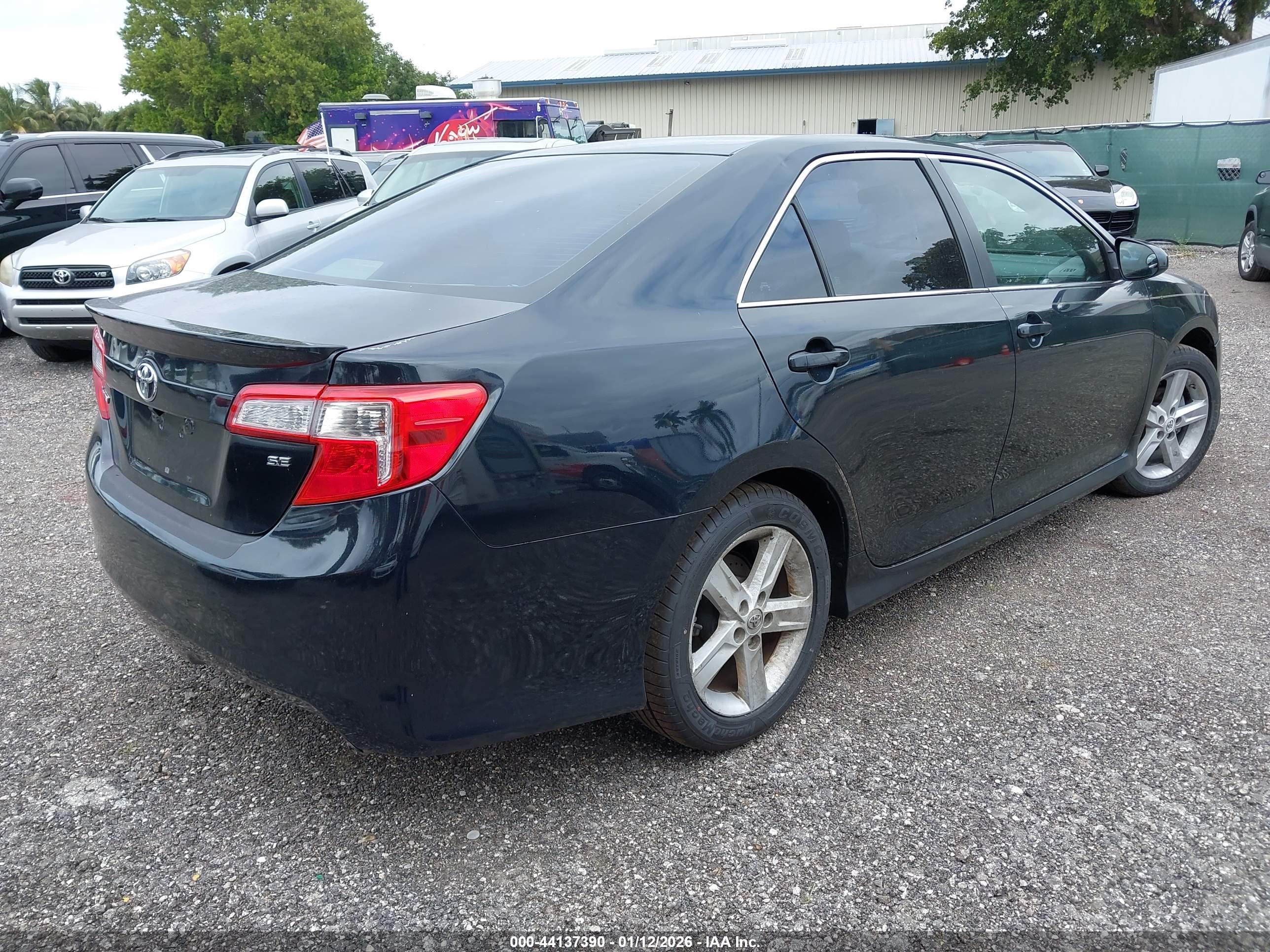 TOYOTA CAMRY image 4