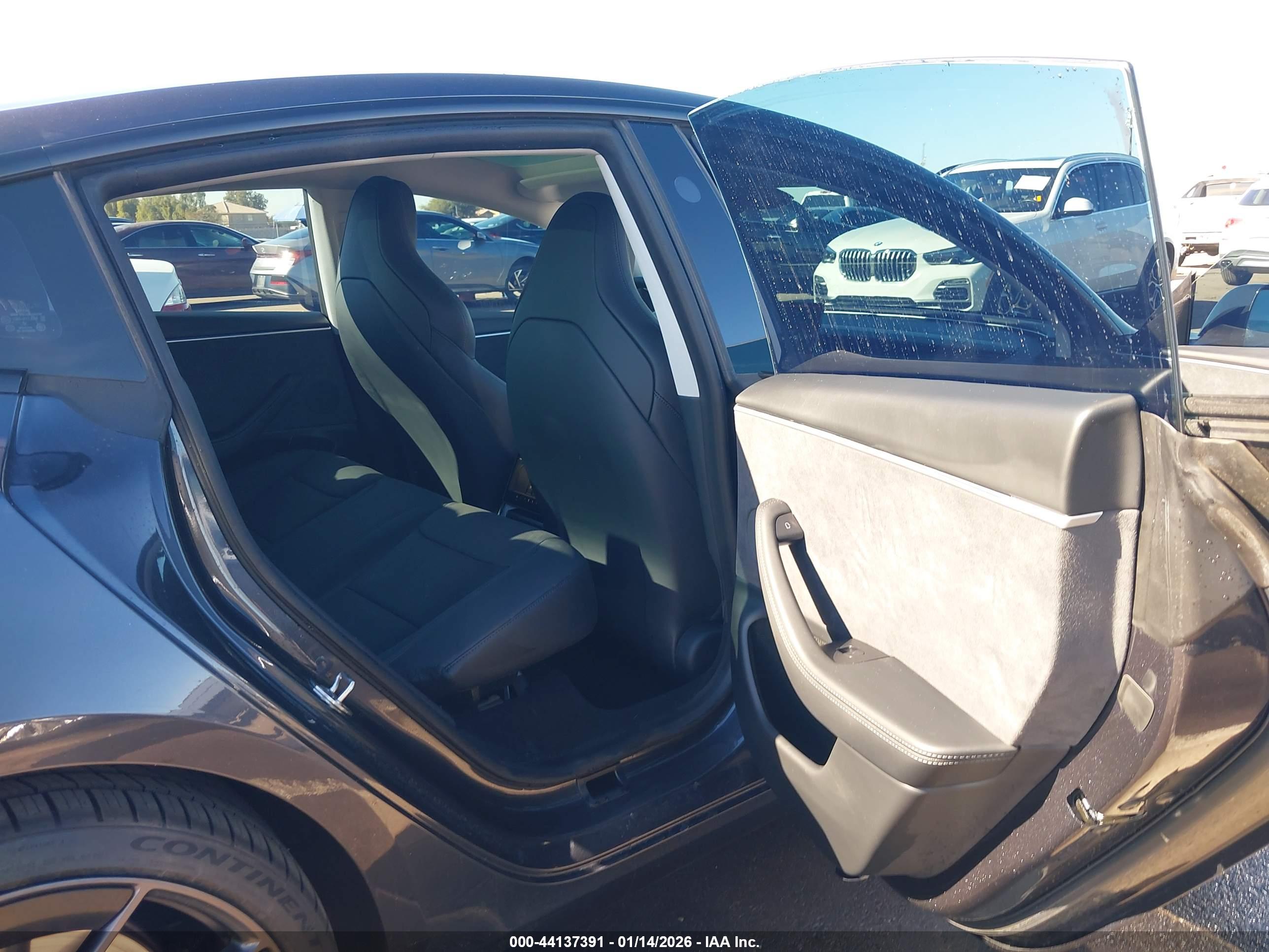 TESLA MODEL image 8