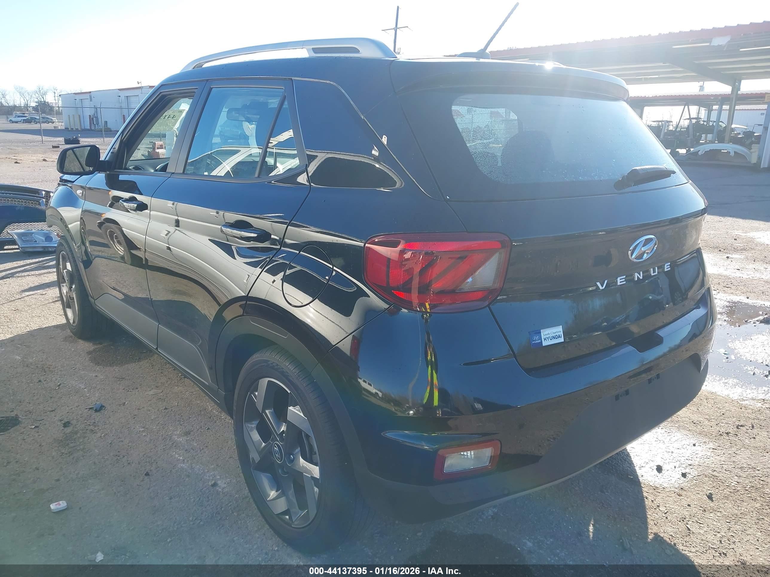 HYUNDAI VENUE image 3