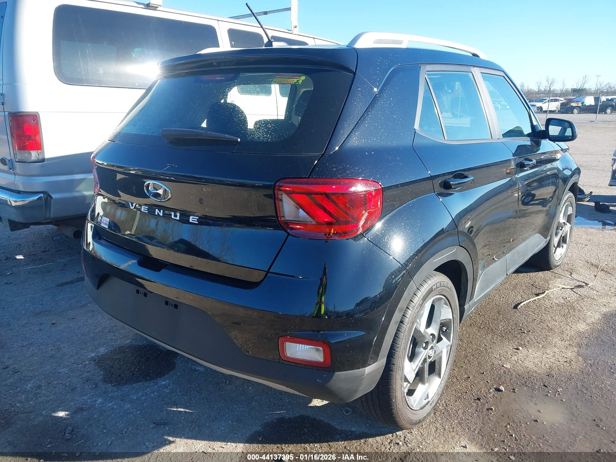 HYUNDAI VENUE image 4
