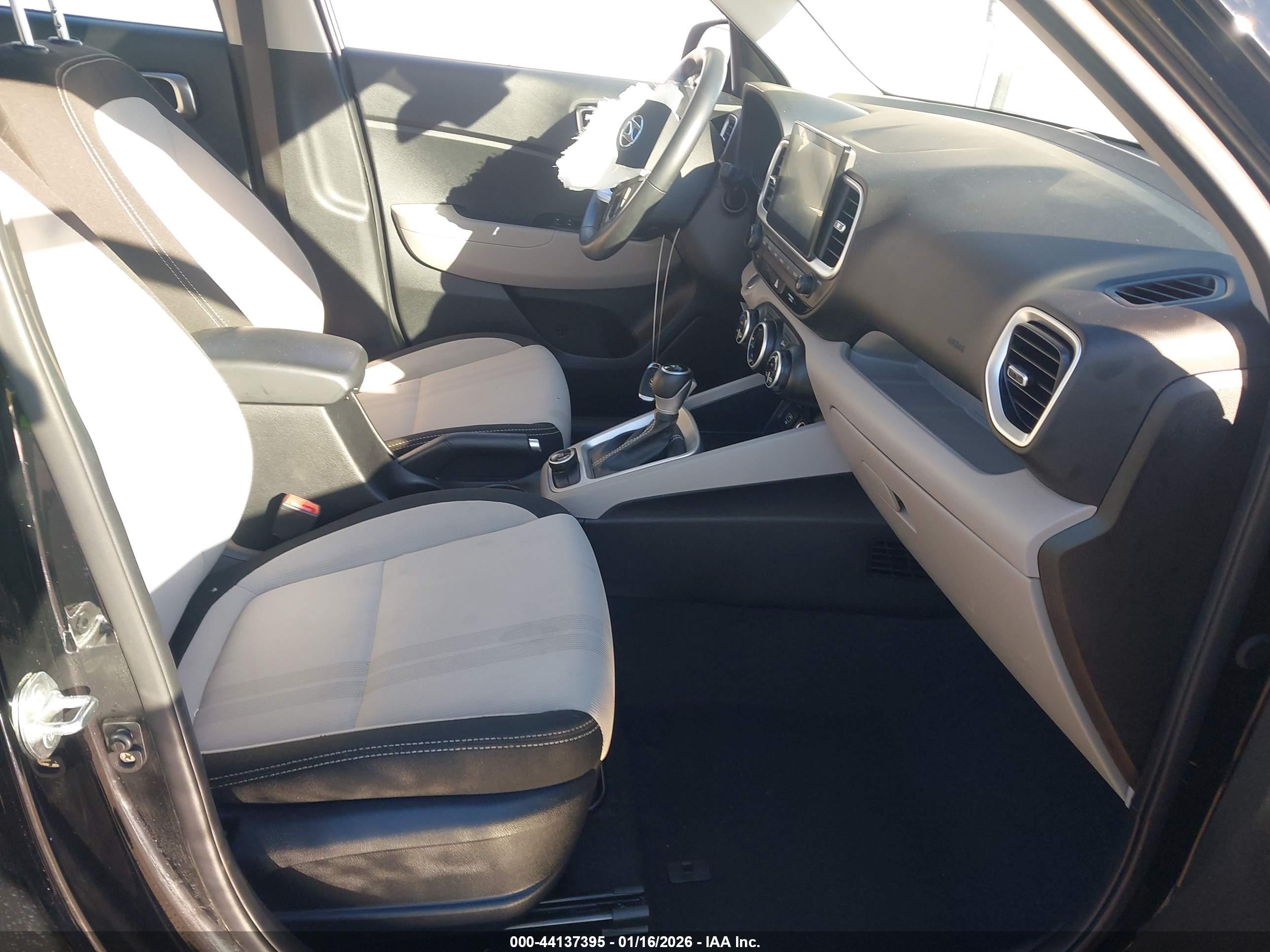 HYUNDAI VENUE image 5