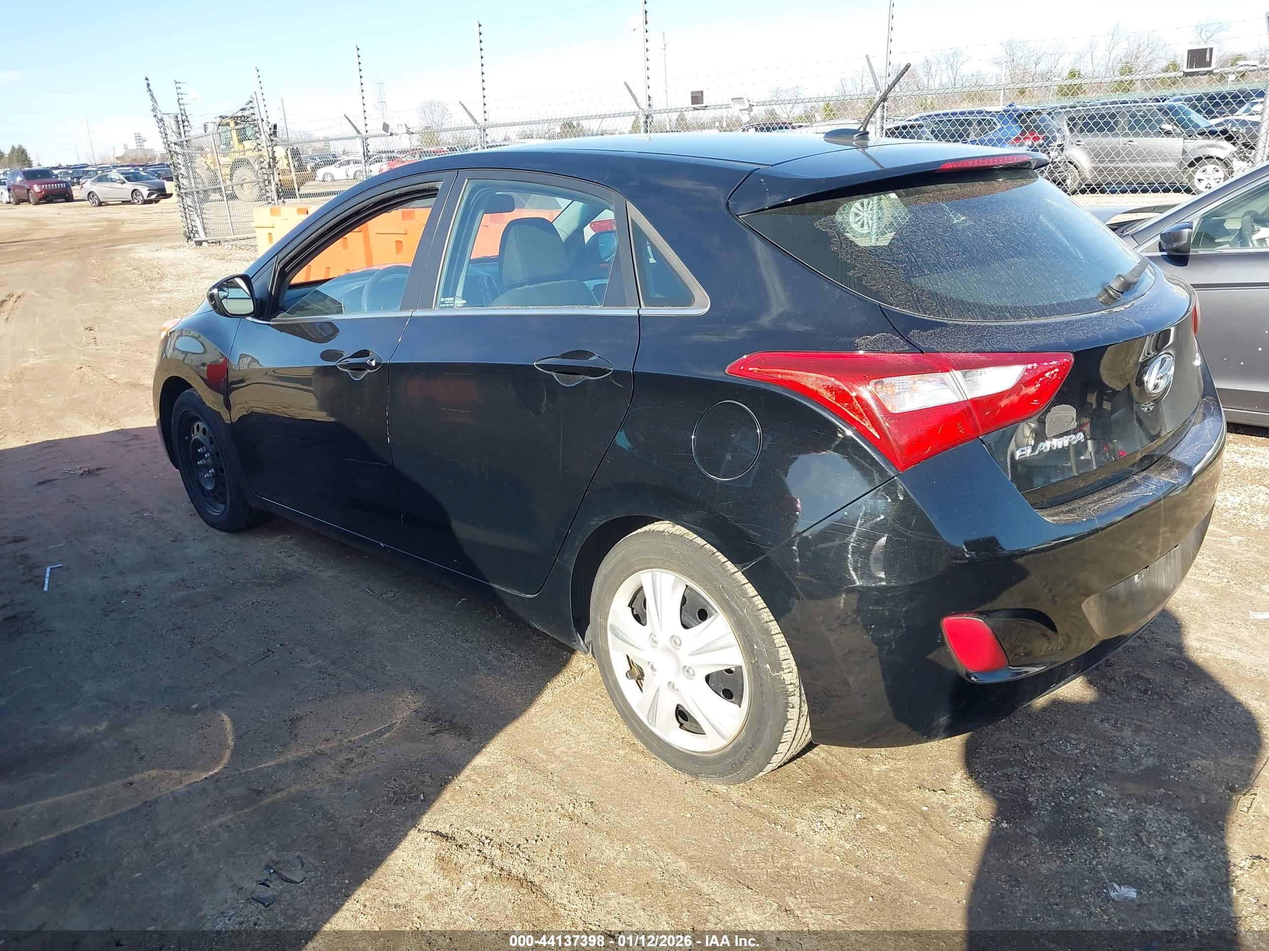 HYUNDAI ELANTRA image 3