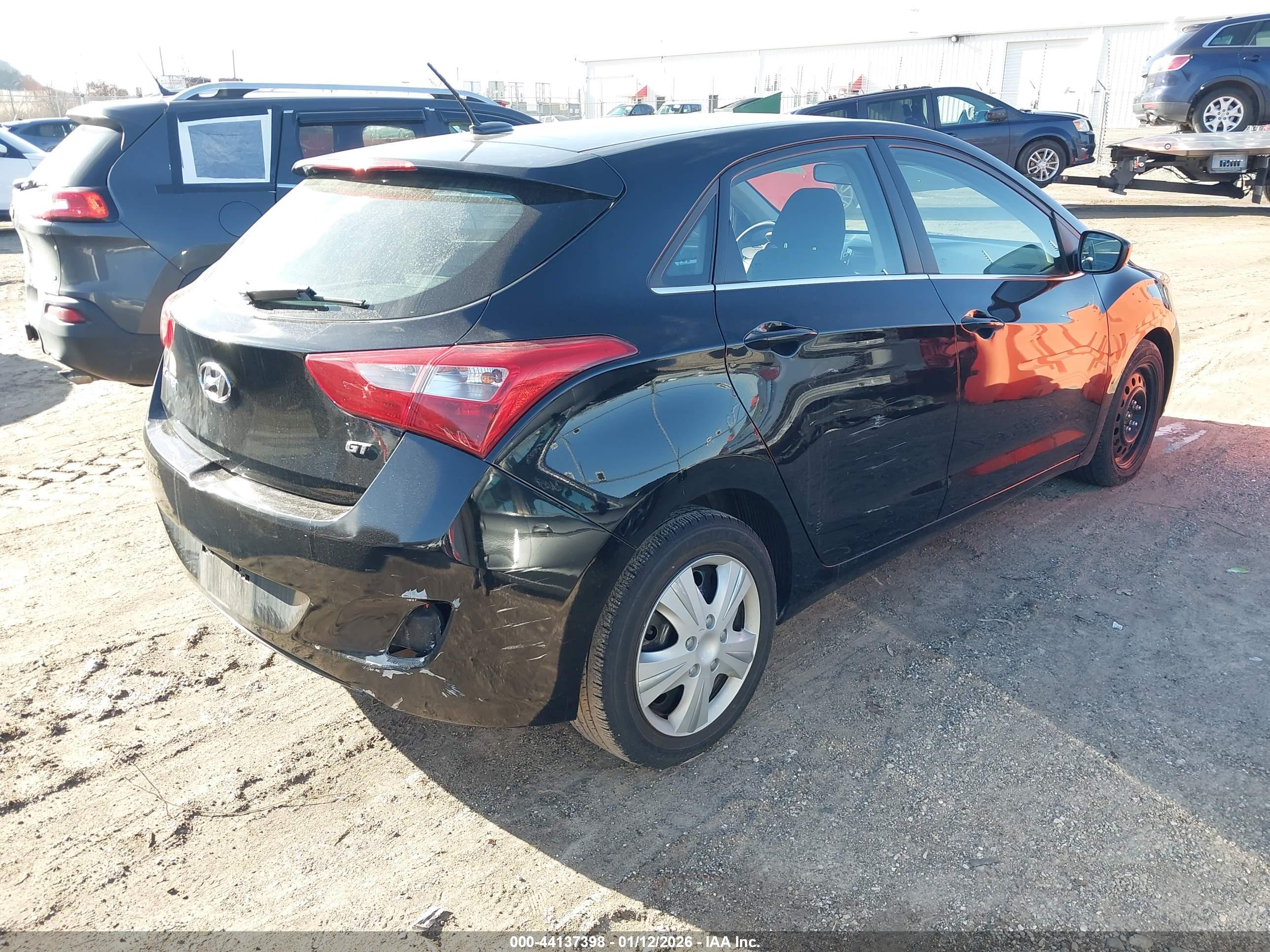 HYUNDAI ELANTRA image 4