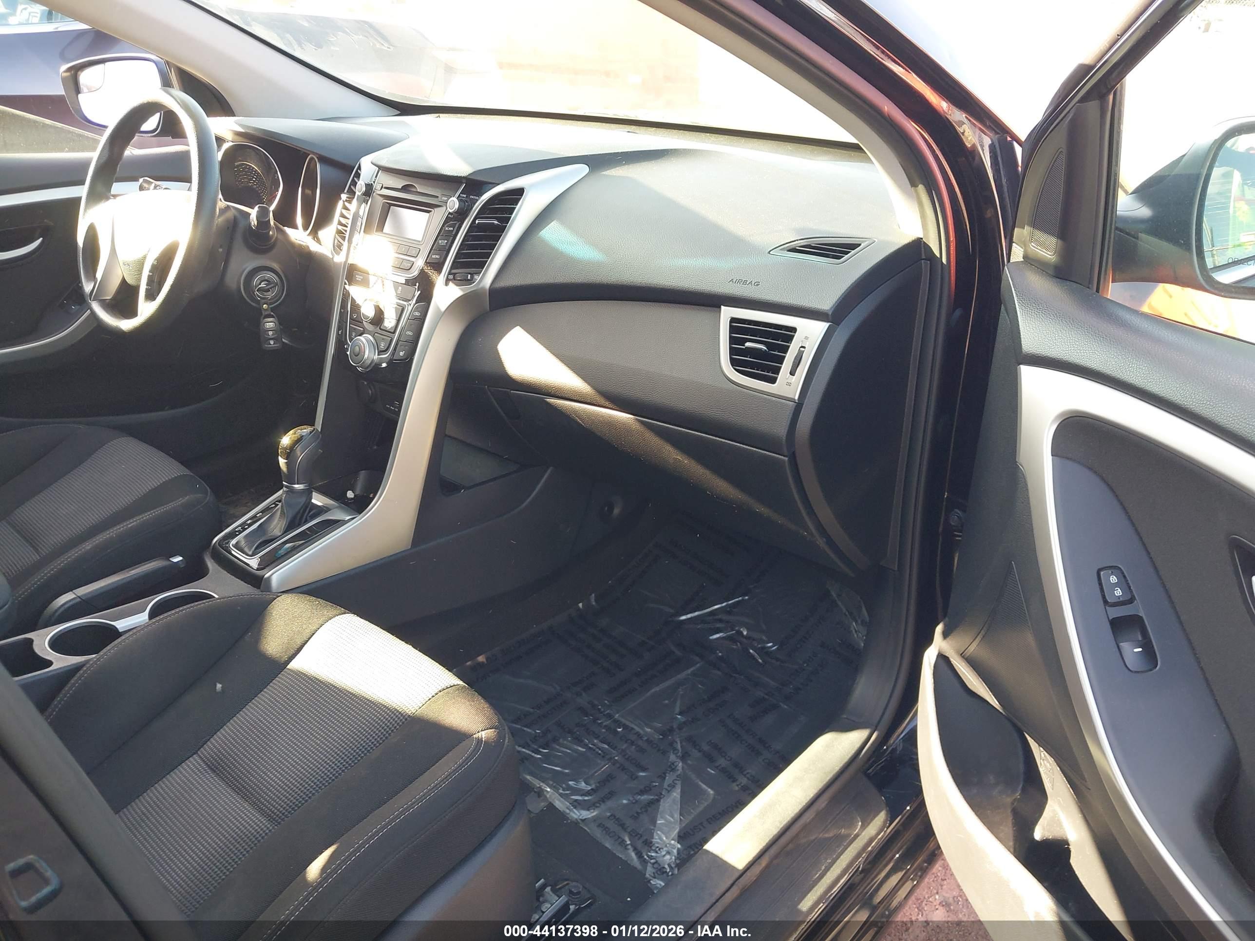 HYUNDAI ELANTRA image 5