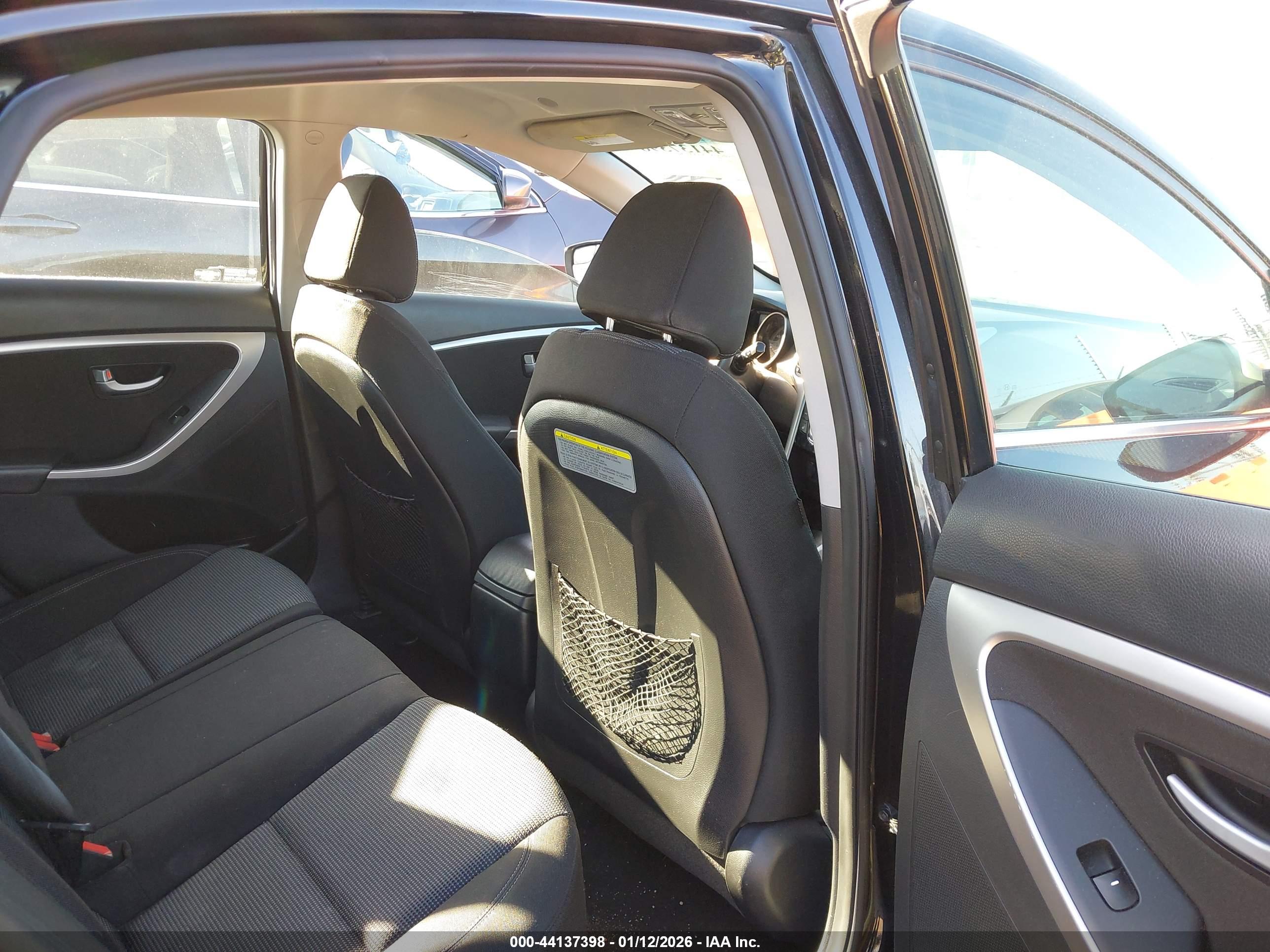 HYUNDAI ELANTRA image 8