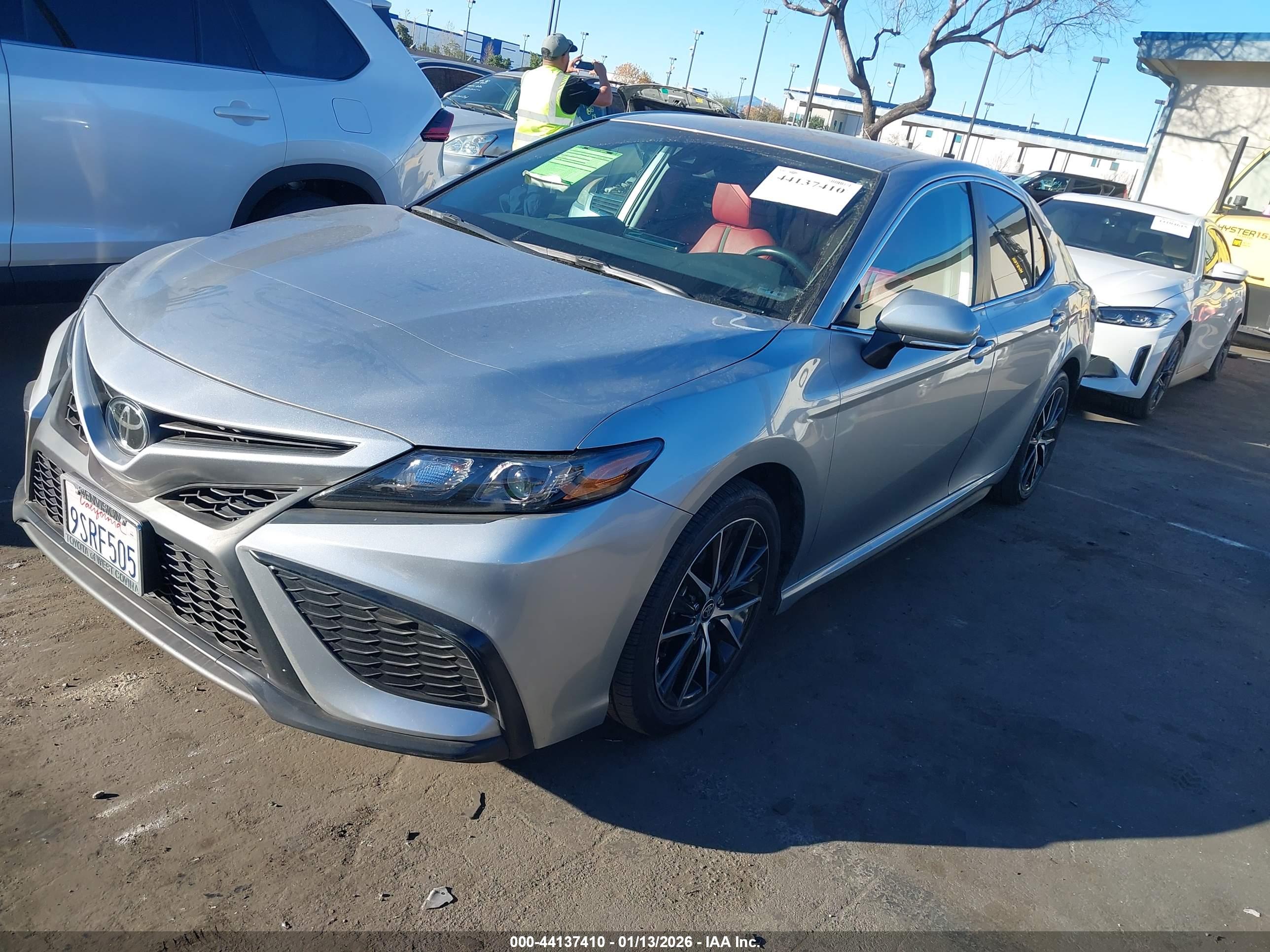TOYOTA CAMRY image 2